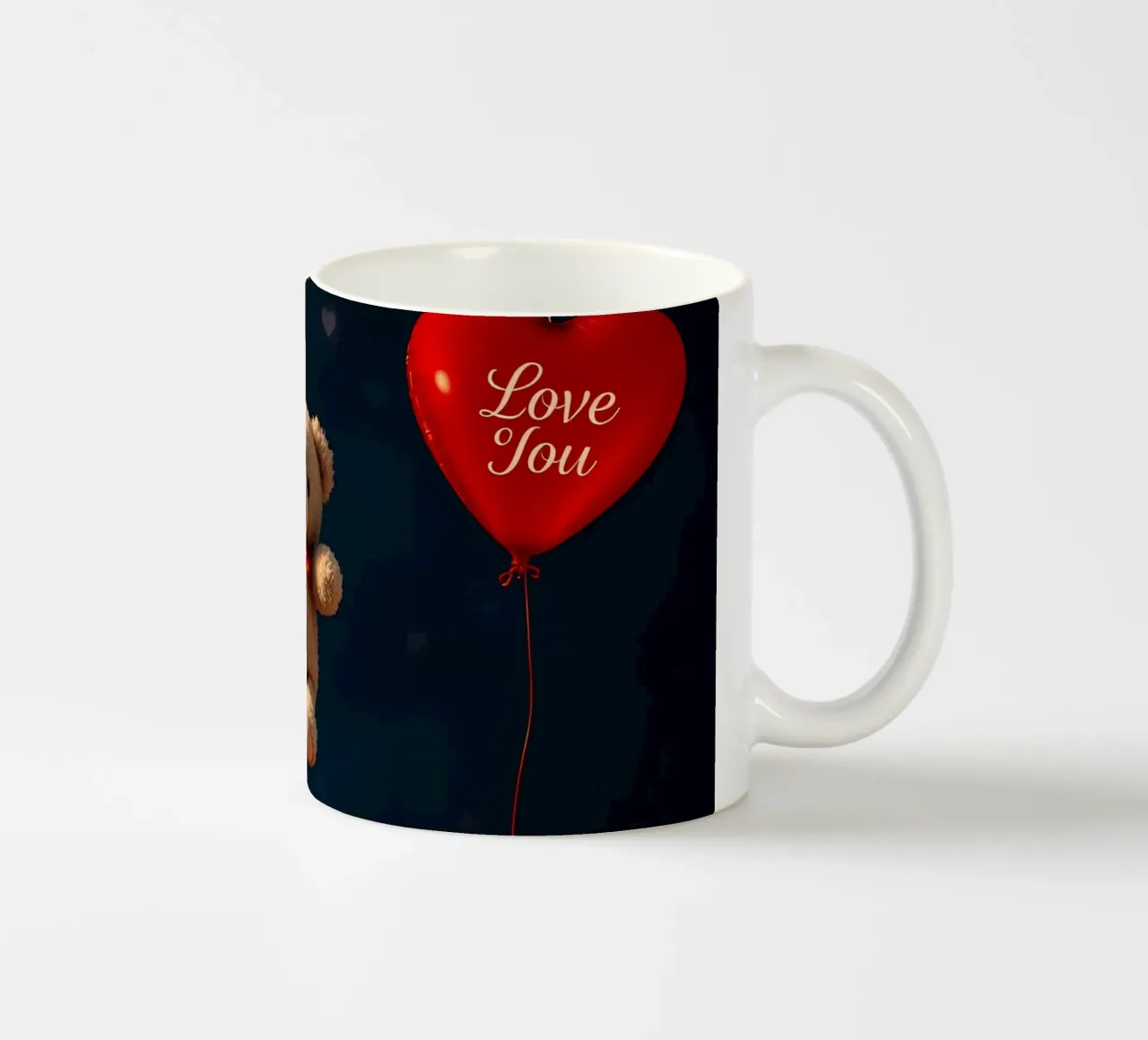 Simpatico orsetto sospeso con palloncini d'amore a forma di cuore rosso tazza in ceramica da DesignDoodle