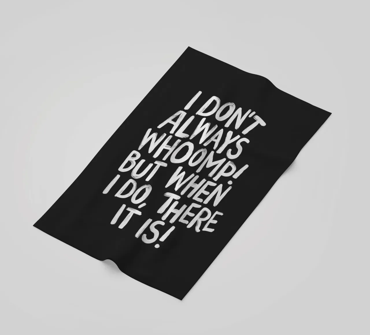 Ich brülle nicht immer, aber wenn ich es tue, dann ist es Typografie Strandtuch von THE MOTIVATED TYPE