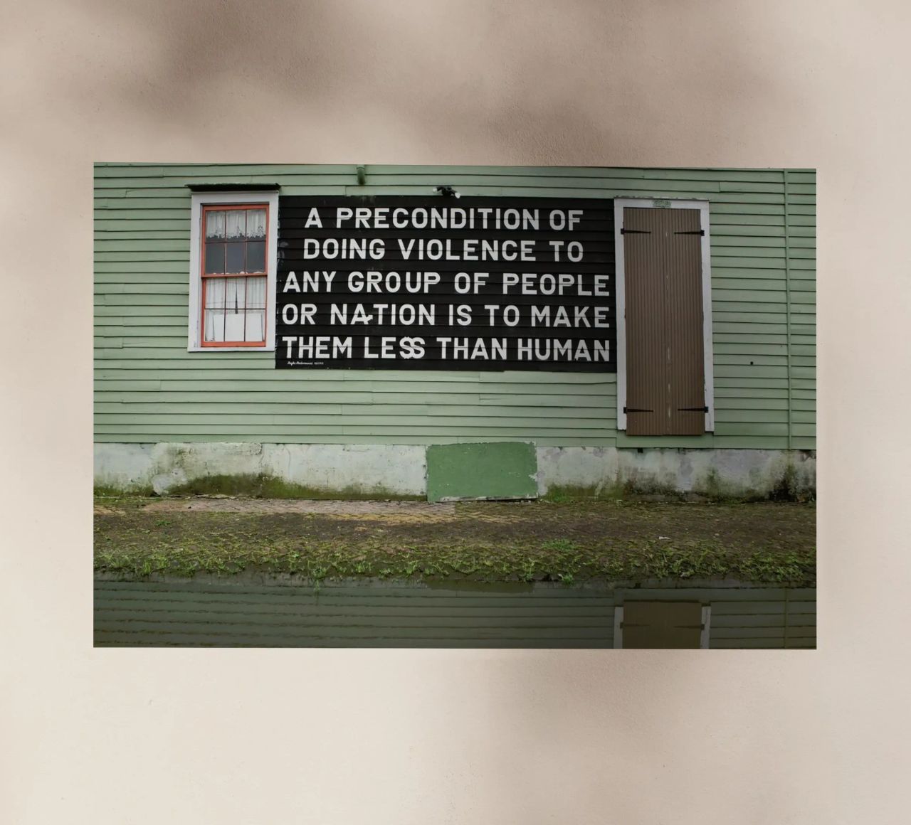 Truth in NOLA pellicola backlit da Marc Gruninger