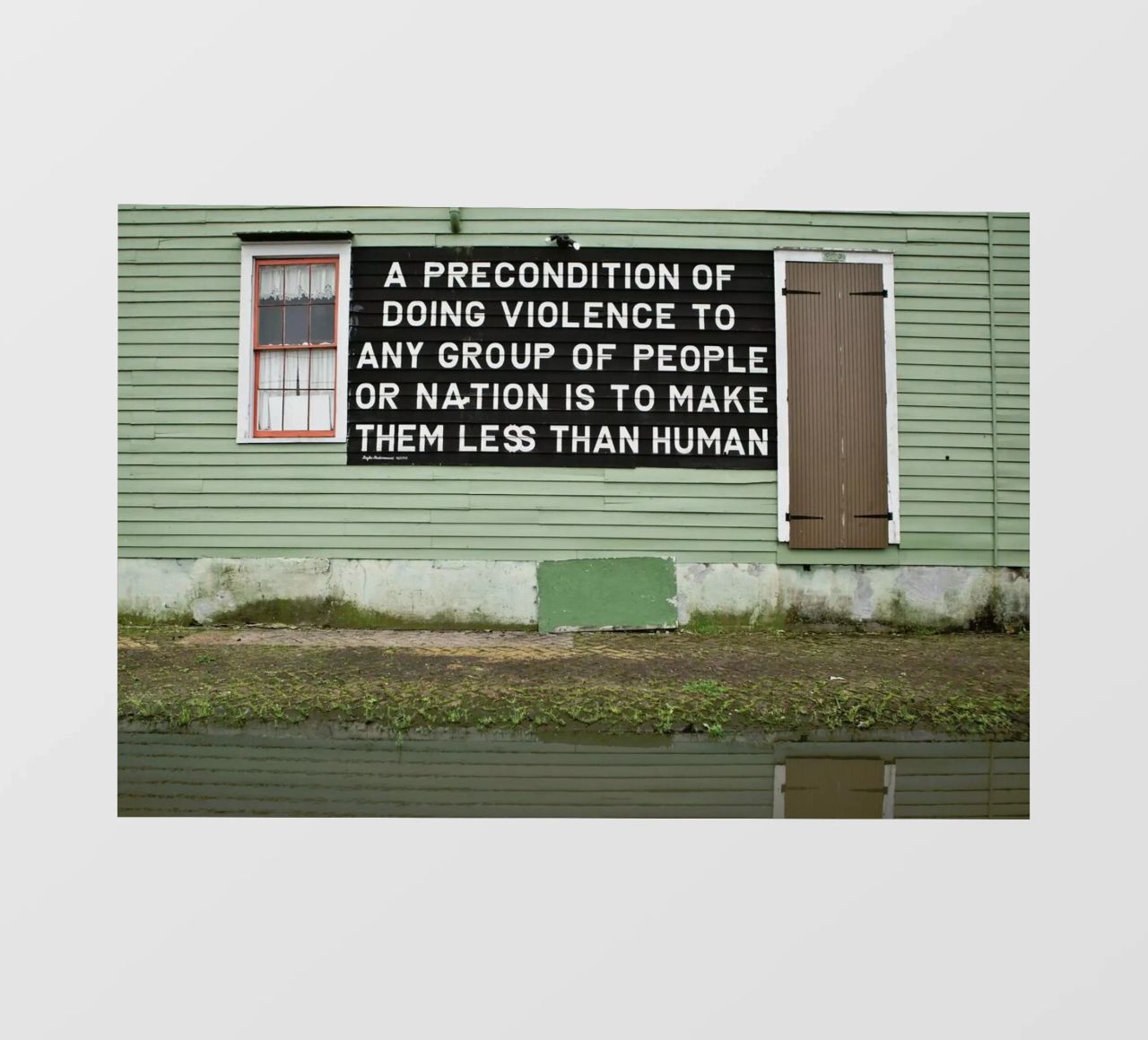 Truth in NOLA pellicola backlit da Marc Gruninger