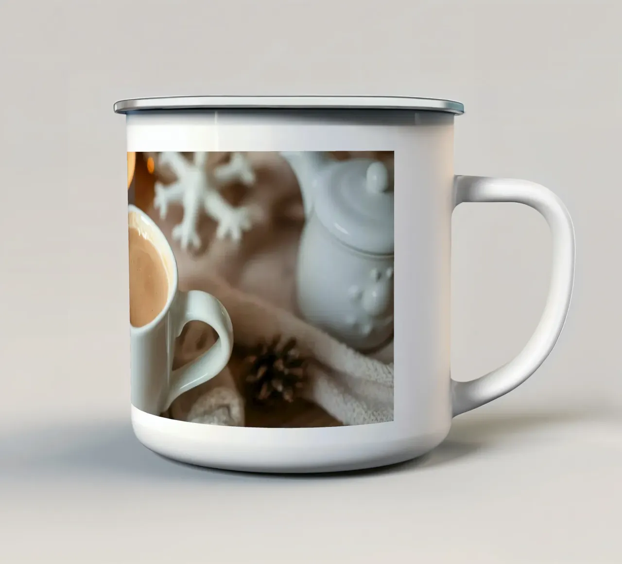 Tazza di caffè calda appoggiata su un accogliente tavolo di legno ornato di tazza in smalto da DesignDoodle