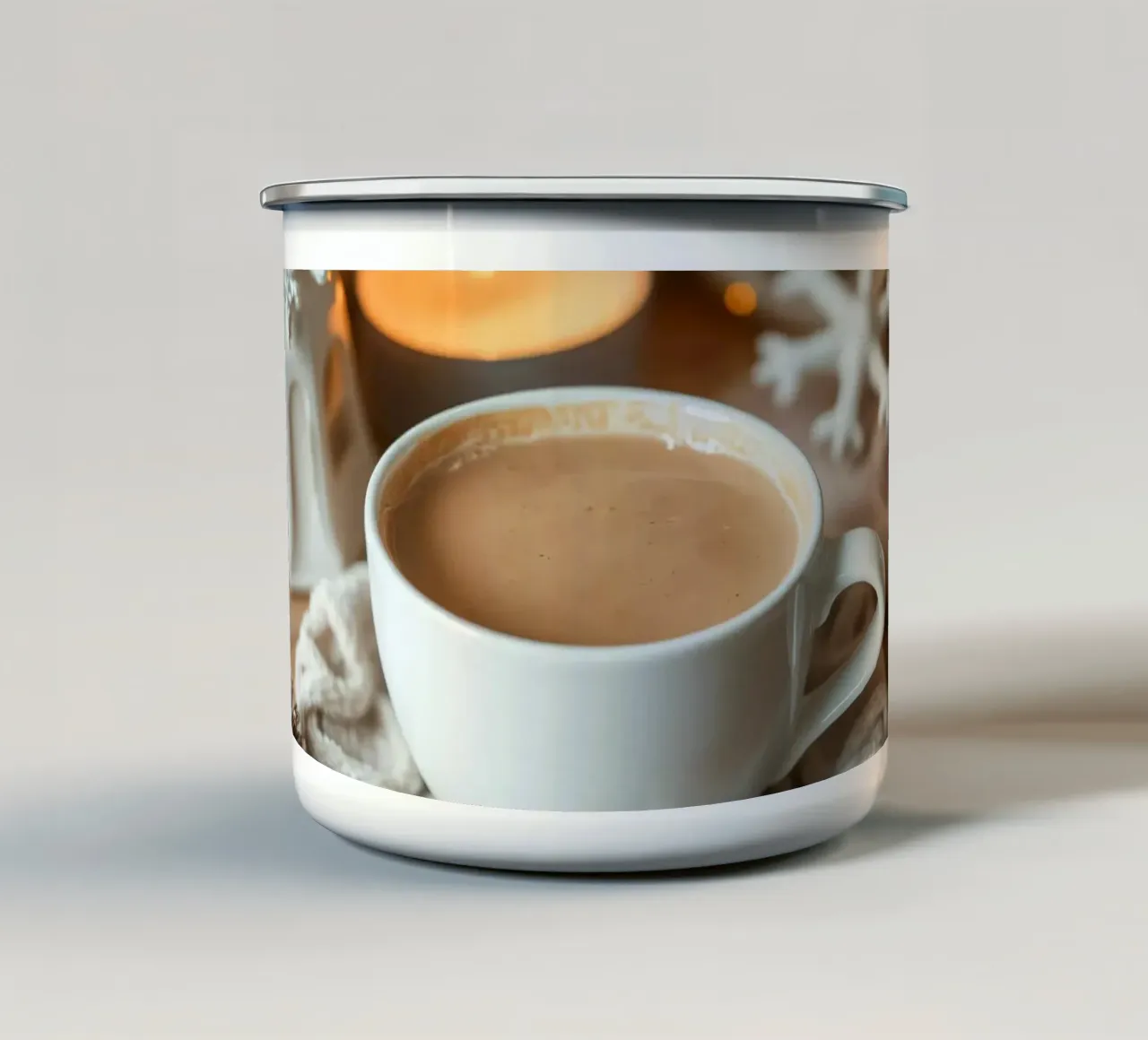 Tazza di caffè calda appoggiata su un accogliente tavolo di legno ornato di tazza in smalto da DesignDoodle