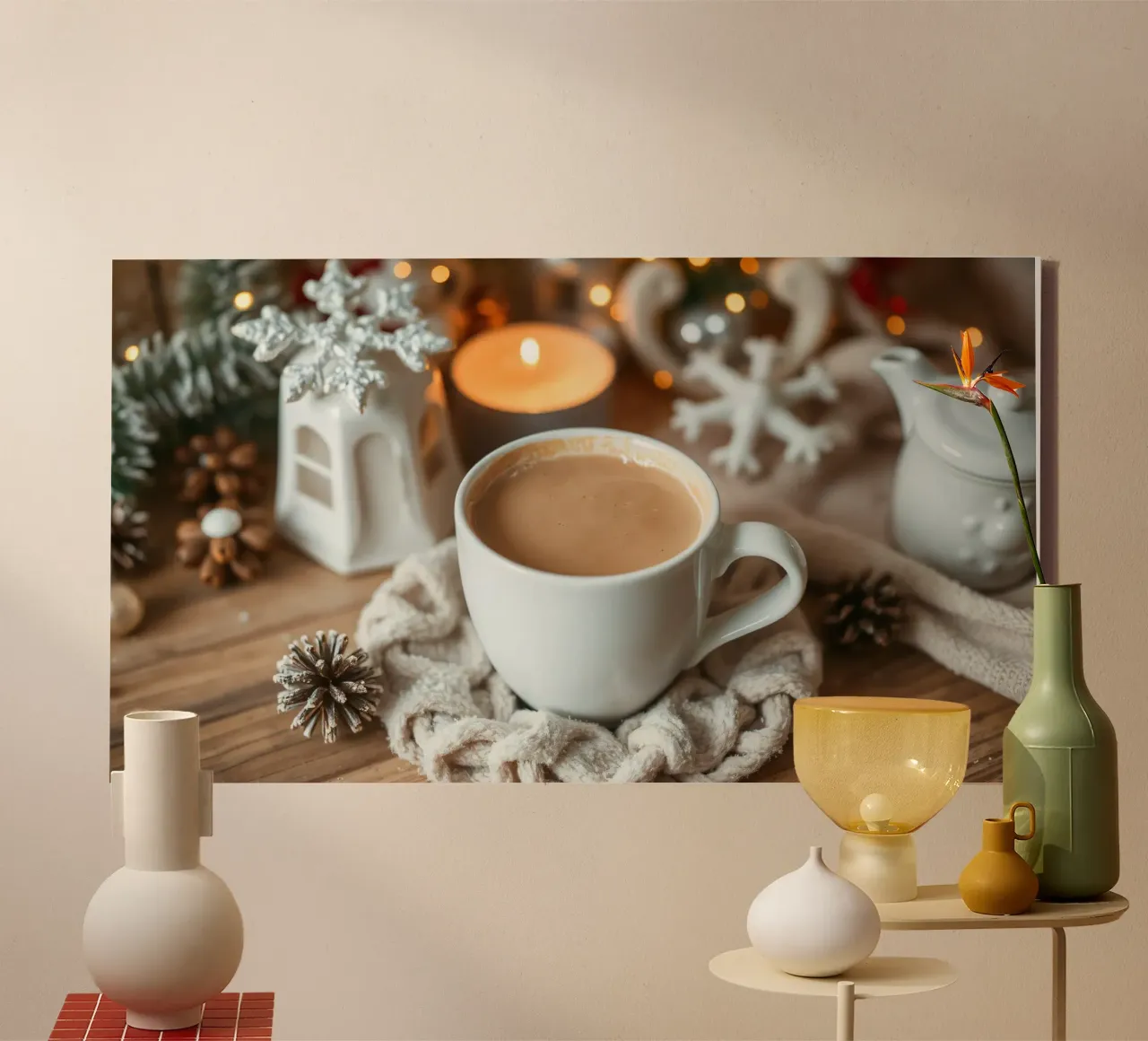 Tazza di caffè calda appoggiata su un accogliente tavolo di legno ornato di tela con Cornice a cassetta da DesignDoodle
