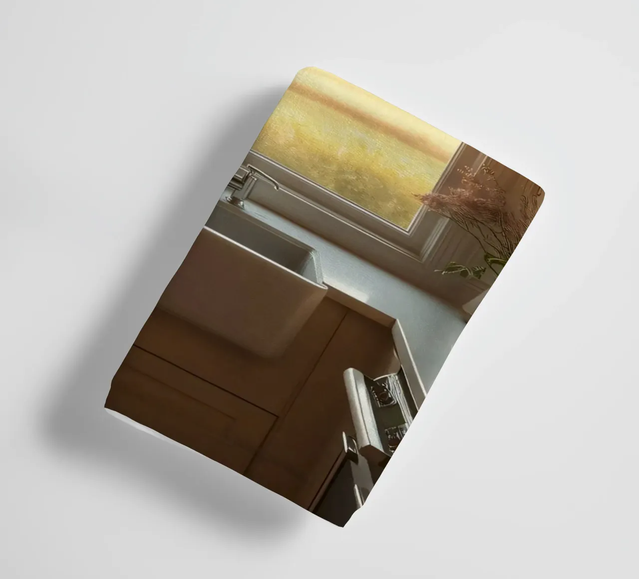 La calda luce del sole riempie una cucina accogliente con una splendida vista asciugamano da bagno da DesignDoodle