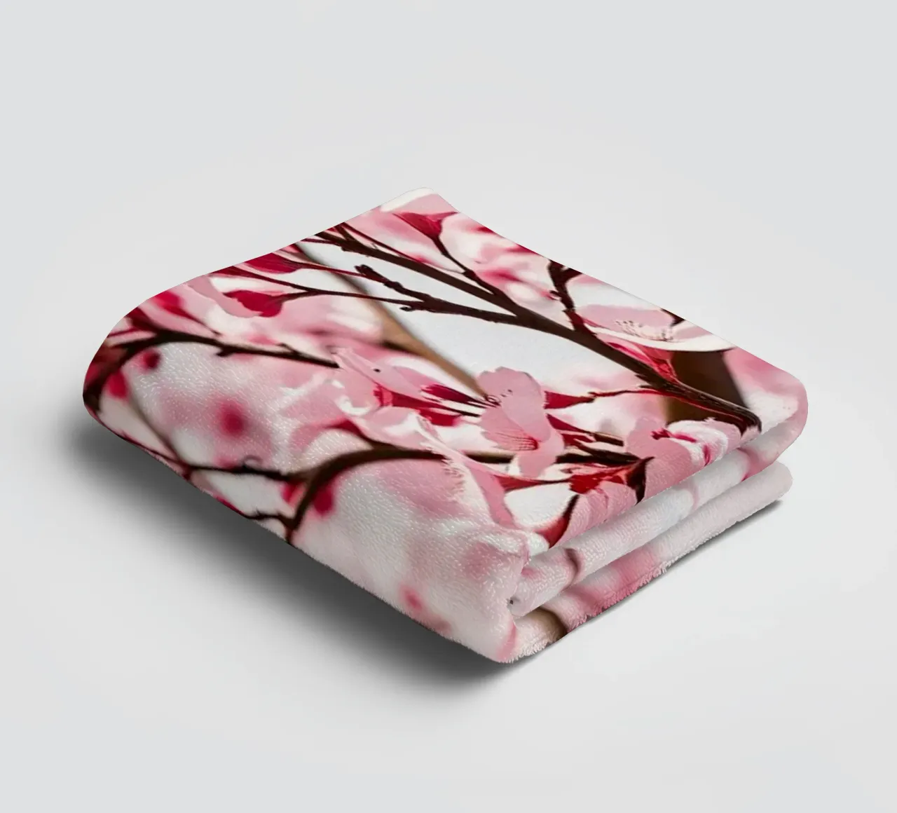 Bellissimo albero di ciliegio in piena fioritura durante la primavera asciugamano da bagno da DesignDoodle