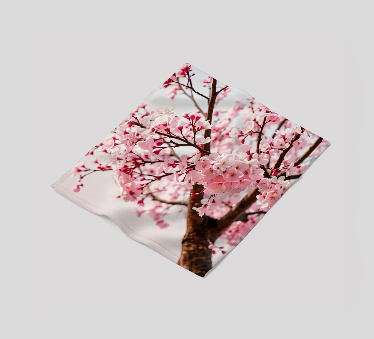 Bellissimo albero di ciliegio in piena fioritura durante la primavera coperta in pile da DesignDoodle
