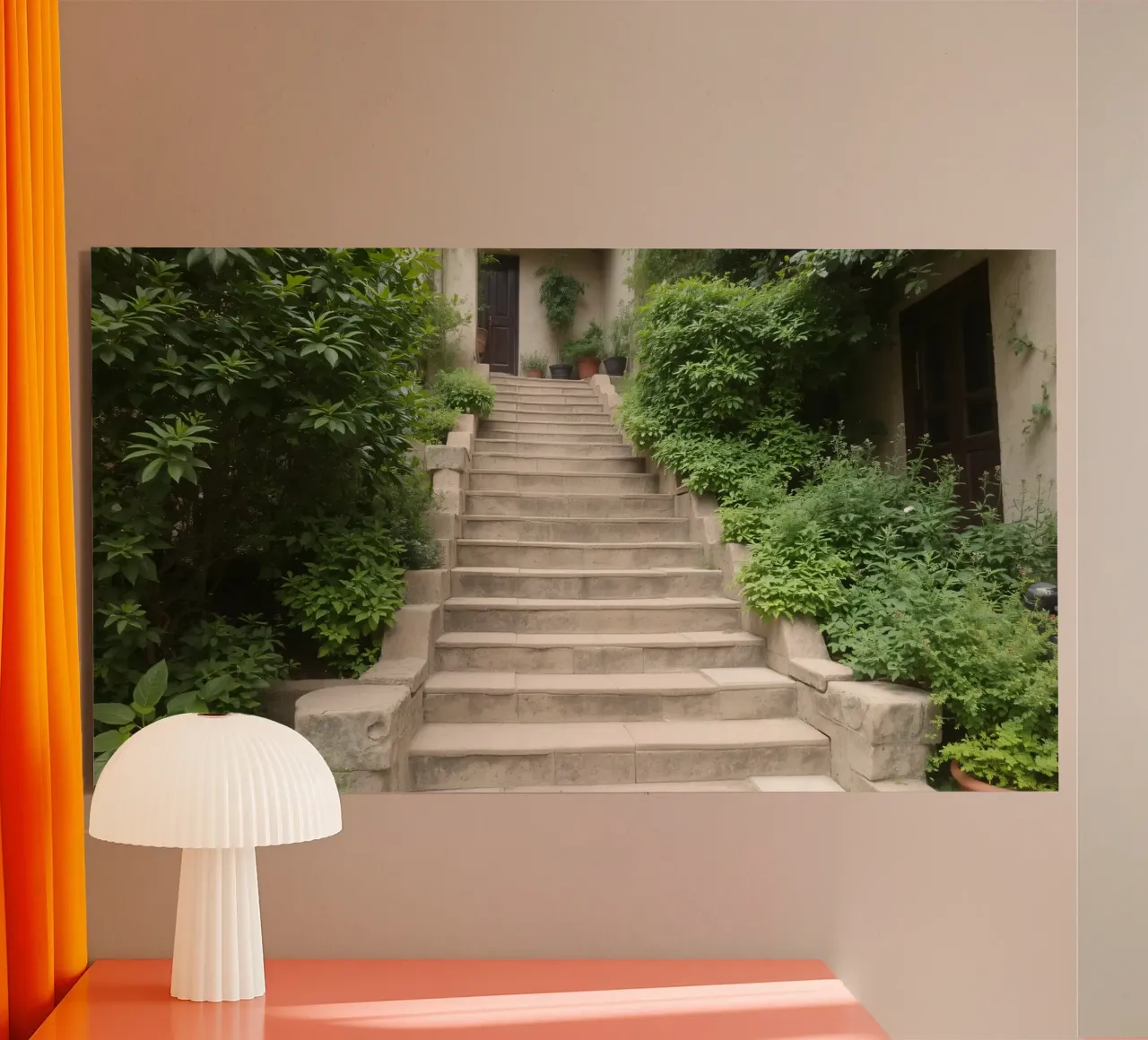 I gradini in pietra conducono a un invitante ingresso circondato da una rigogliosa vegetazione. alluminio dibond da DesignDoodle