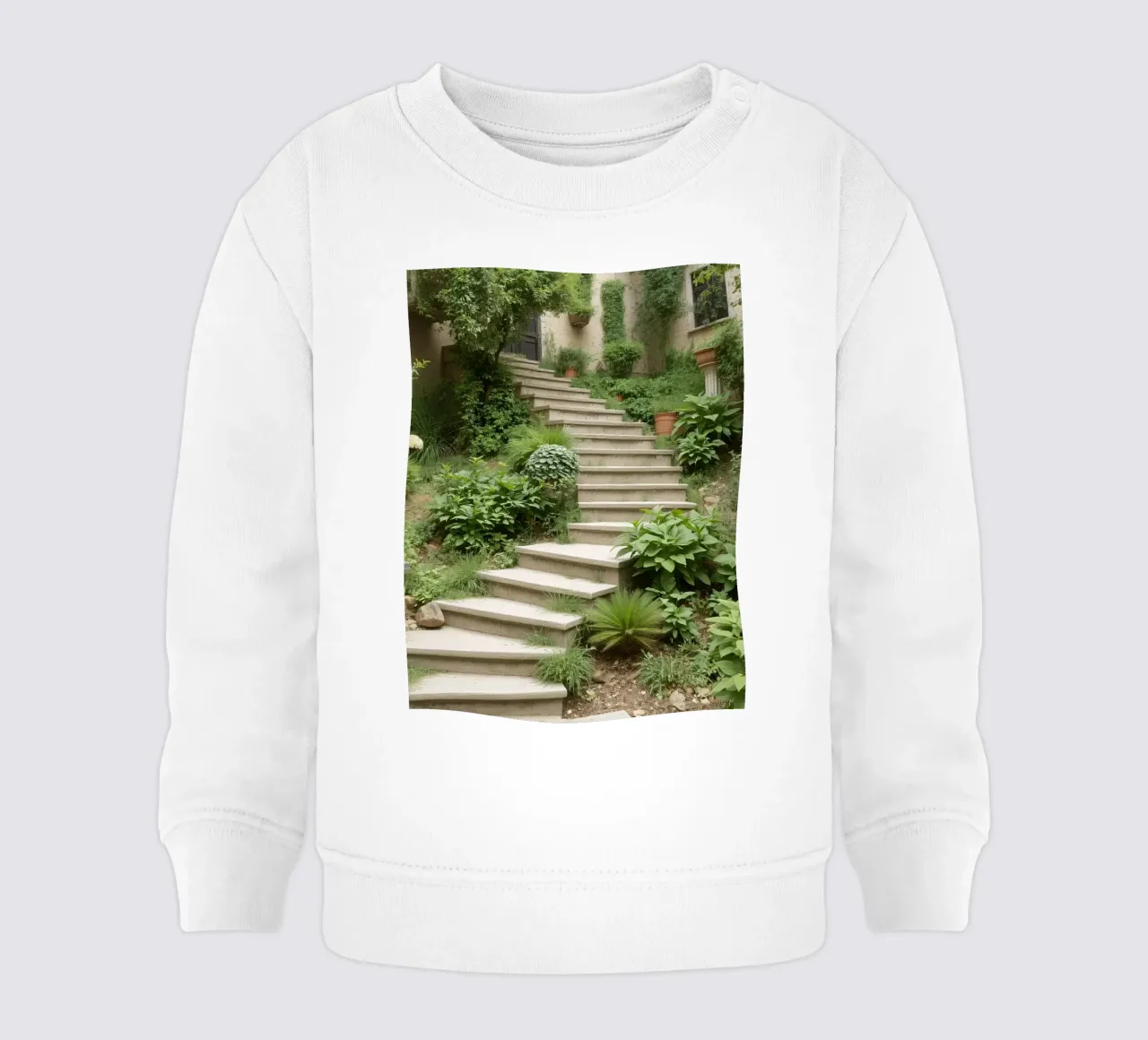 Una lussureggiante scala da giardino conduce a un sereno spazio esterno felpa neonato da DesignDoodle