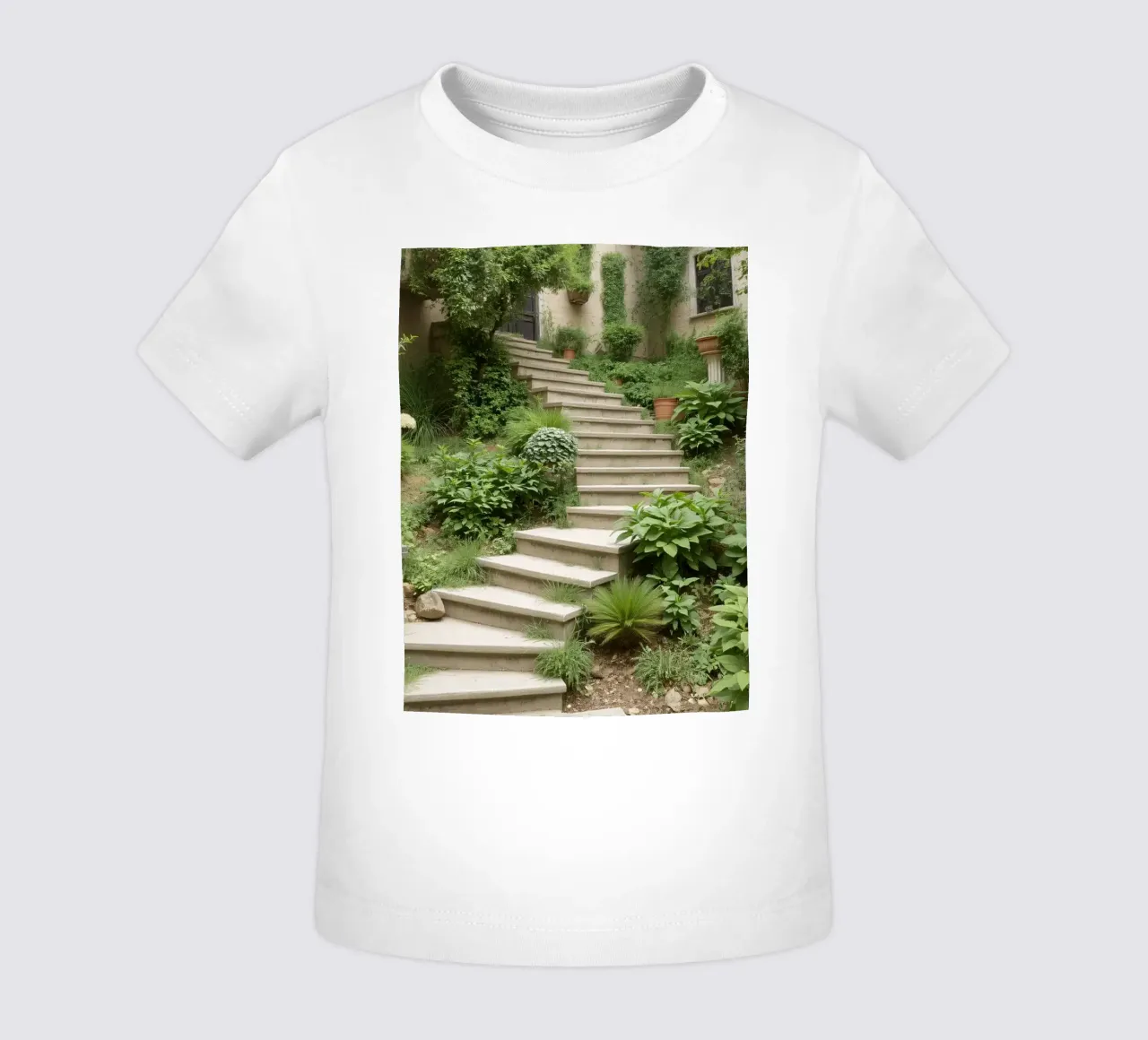 Una lussureggiante scala da giardino conduce a un sereno spazio esterno maglietta neonato da DesignDoodle