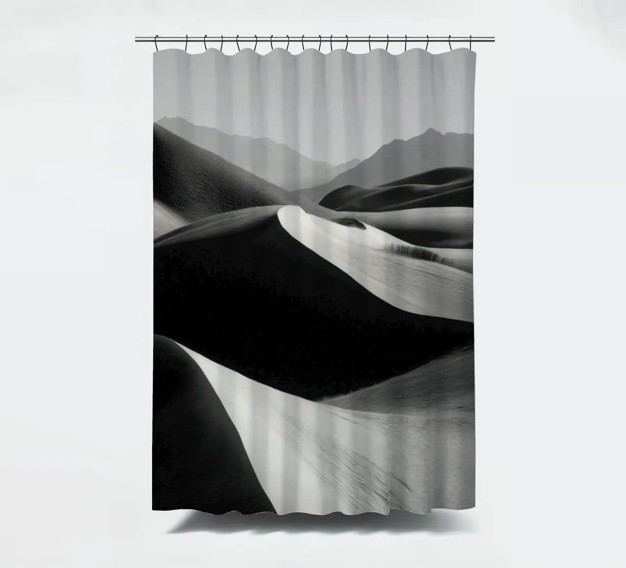 Paesaggio di dune di sabbia in bianco e nero tenda da doccia da Indigo Tides Art