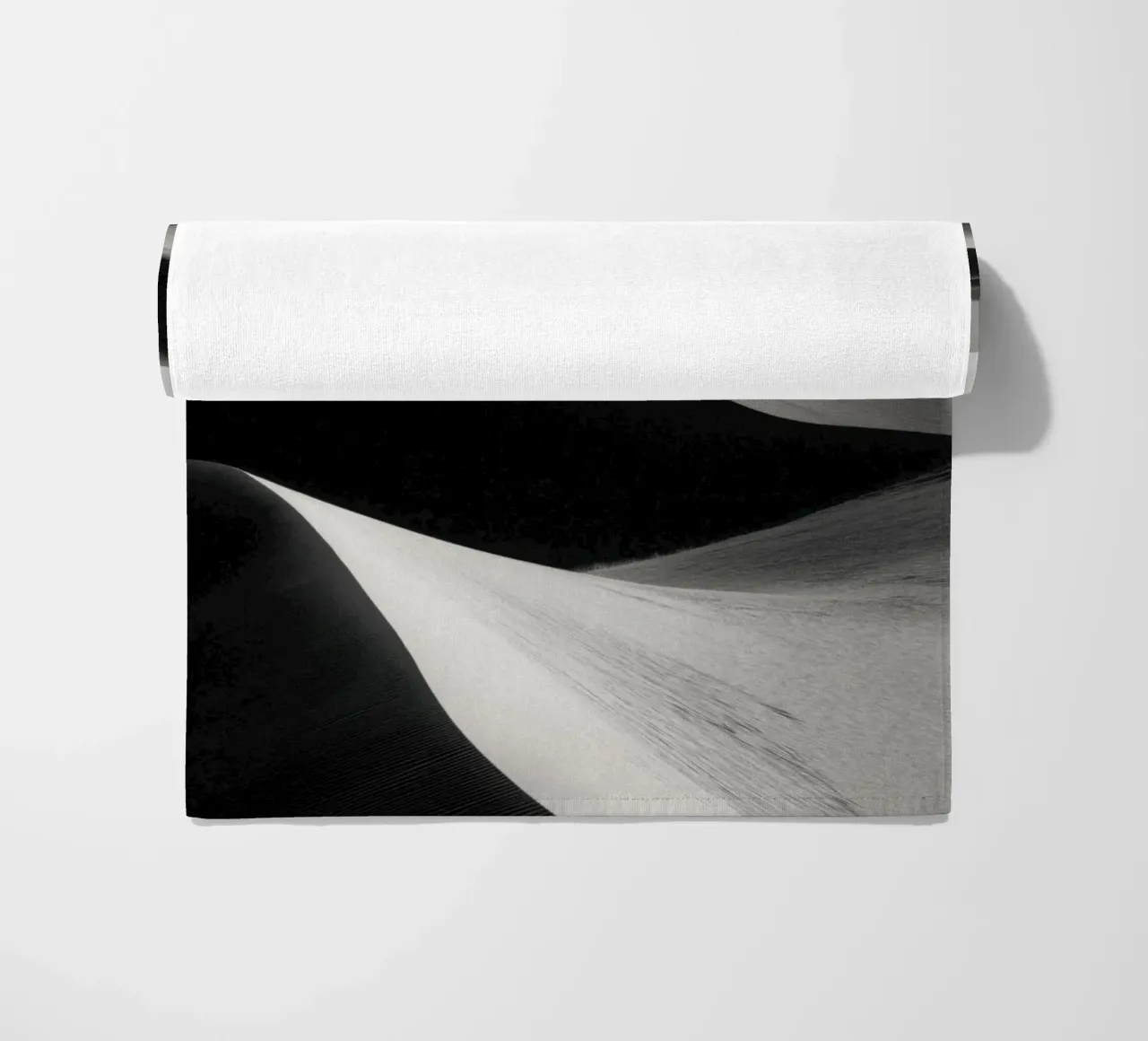 Paesaggio di dune di sabbia in bianco e nero telo mare da Indigo Tides Art