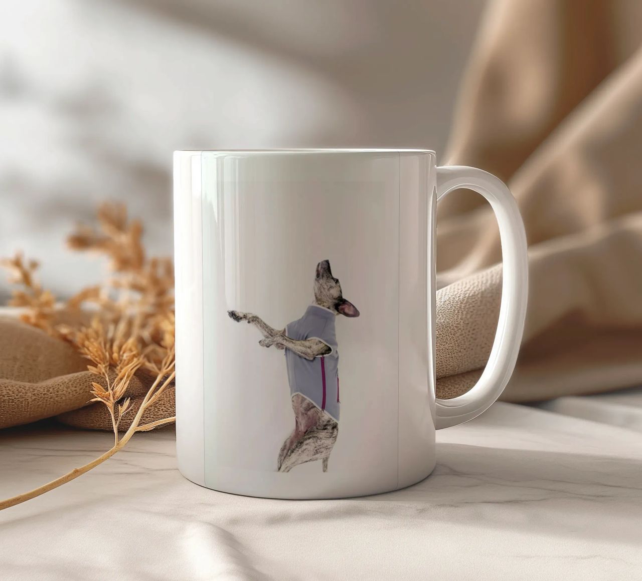 The Tailwaggers 7-2 tazza in ceramica da Paul Aidan Perry