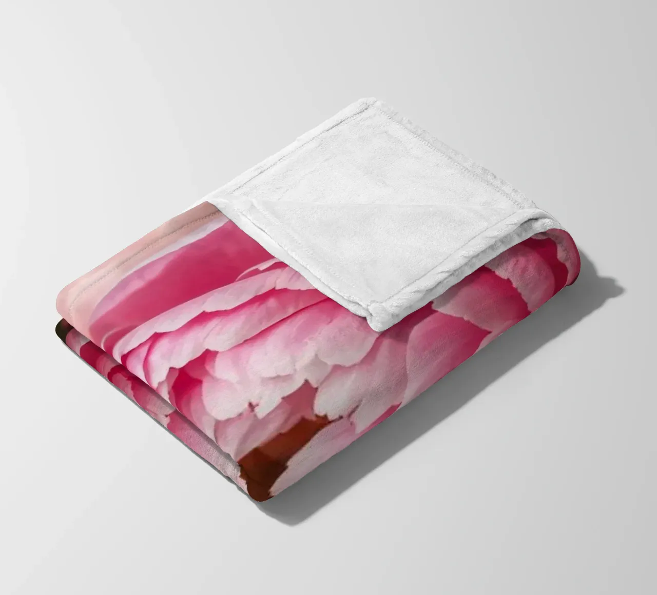 Splendide peonie rosa fioriscono in un giardino in primavera coperta in pile da DesignDoodle