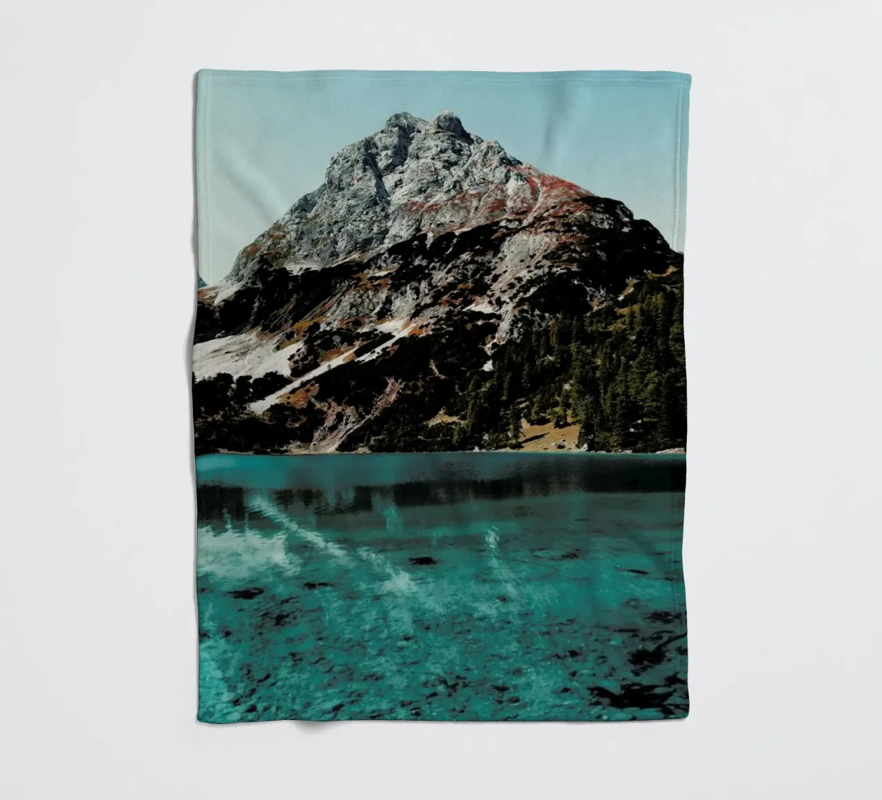 Mountain Lake - Edition 12 coperta in pile da Sebastian Hilgetag