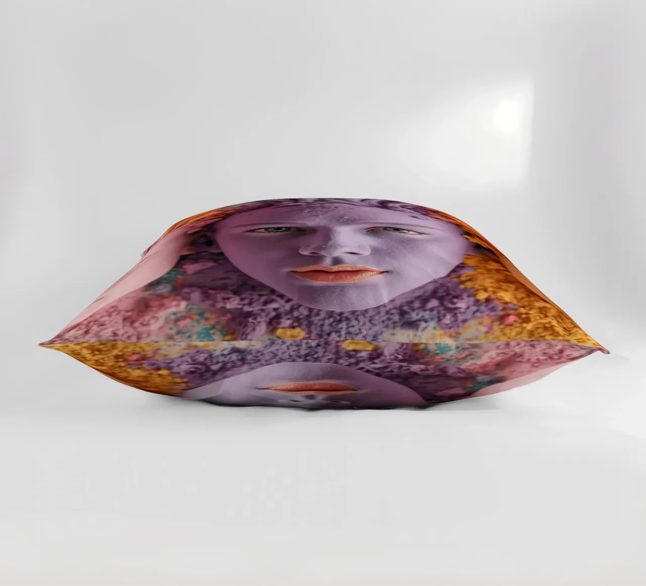 Polveri colorate espressione artistica con volti coperti cuscino da DesignDoodle