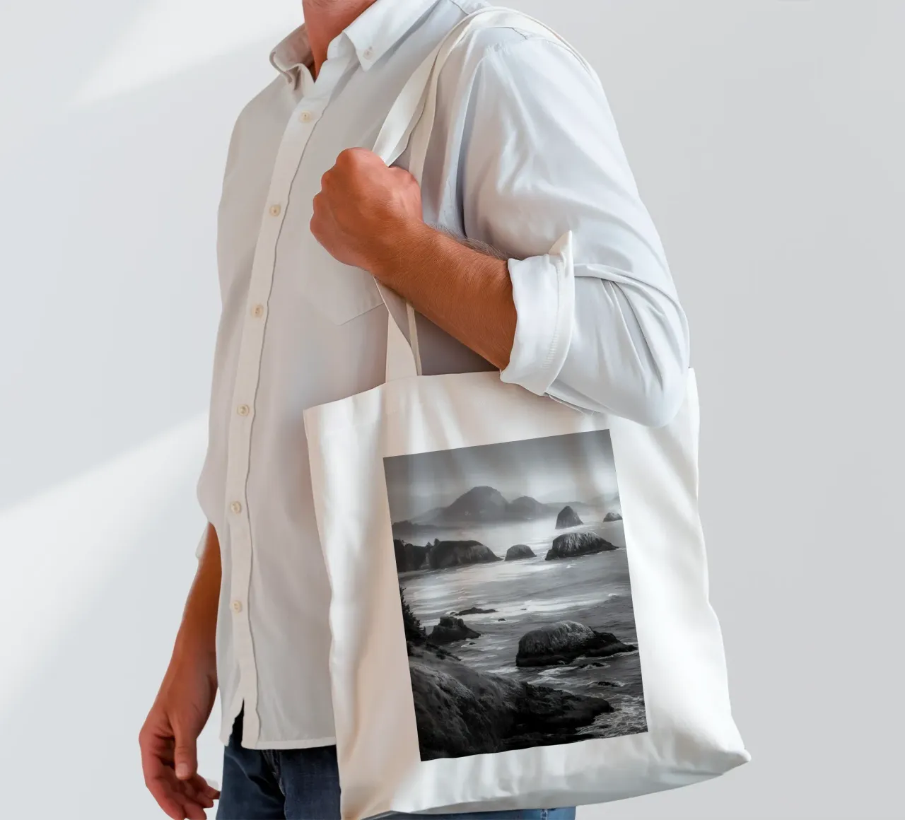 Paesaggio costiero in bianco e nero borsa in juta da Indigo Tides Art
