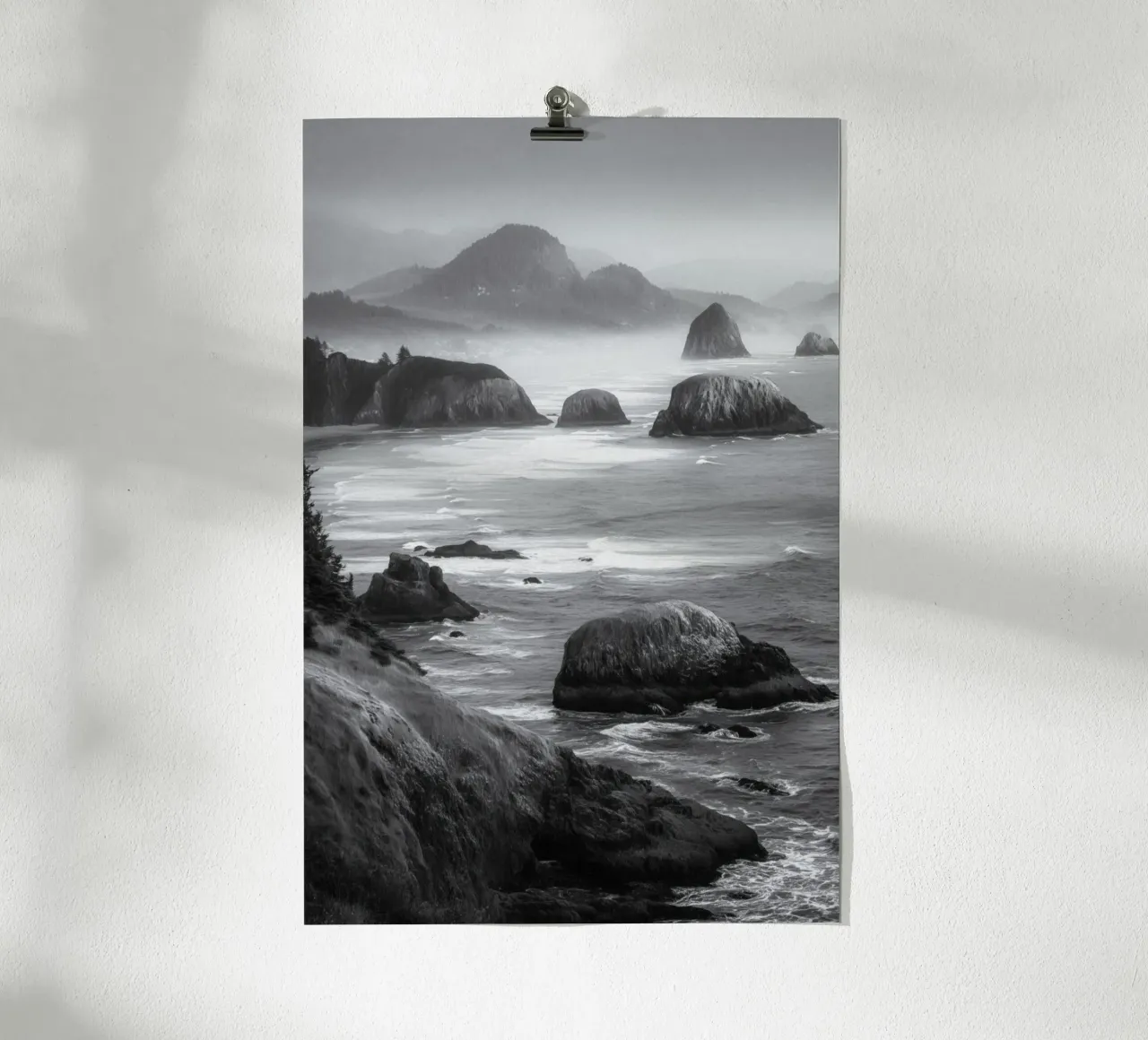 Paesaggio costiero in bianco e nero carta hahnemühle da Indigo Tides Art