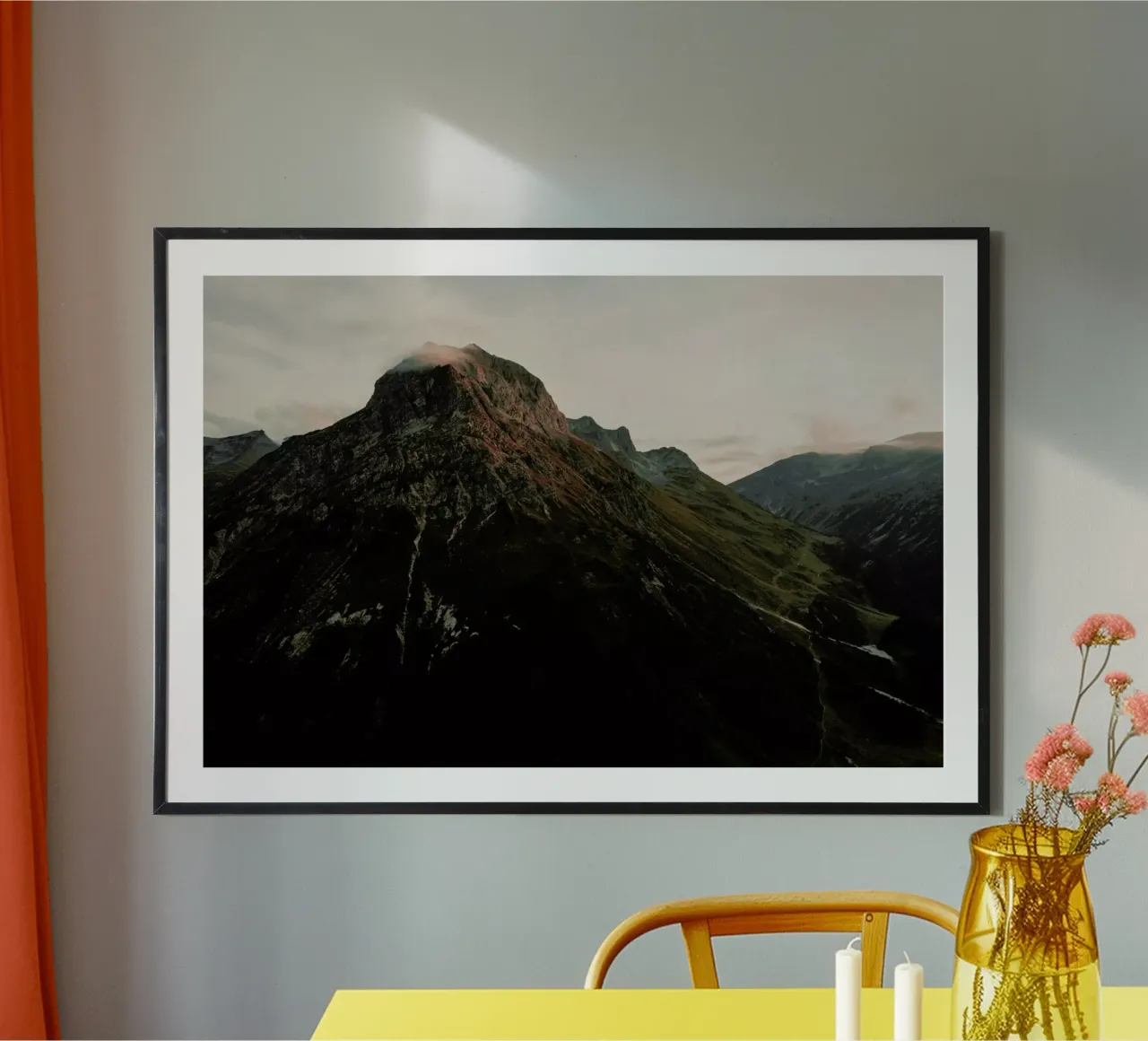 Hill Top Sundown I poster con telaio in plastica da Sebastian Hilgetag