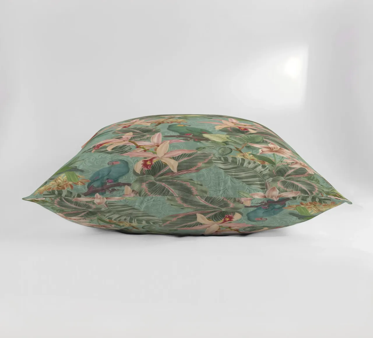 Uccelli della giungla tropicale, pappagalli d'epoca e fiori esotici cuscino da Bloomery Decor