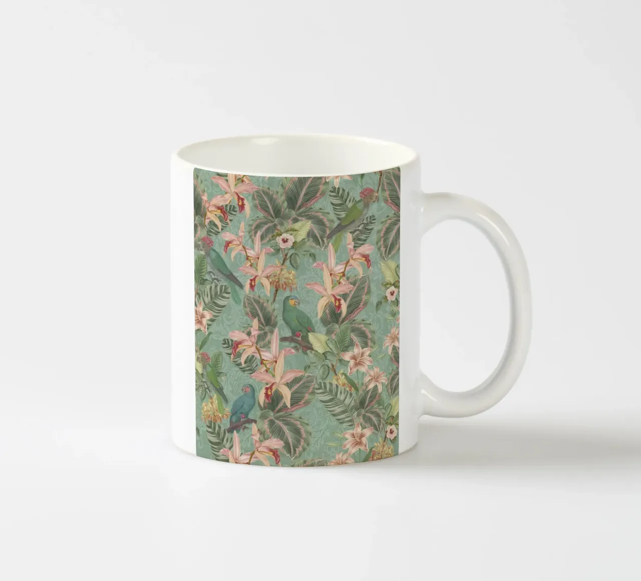 Uccelli della giungla tropicale, pappagalli d'epoca e fiori esotici tazza in ceramica da Bloomery Decor