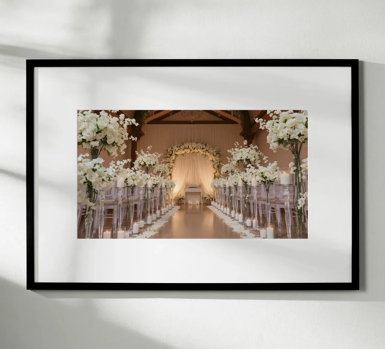 Elegante cerimonia di matrimonio al chiuso con decorazioni floreali bianche poster da DesignDoodle