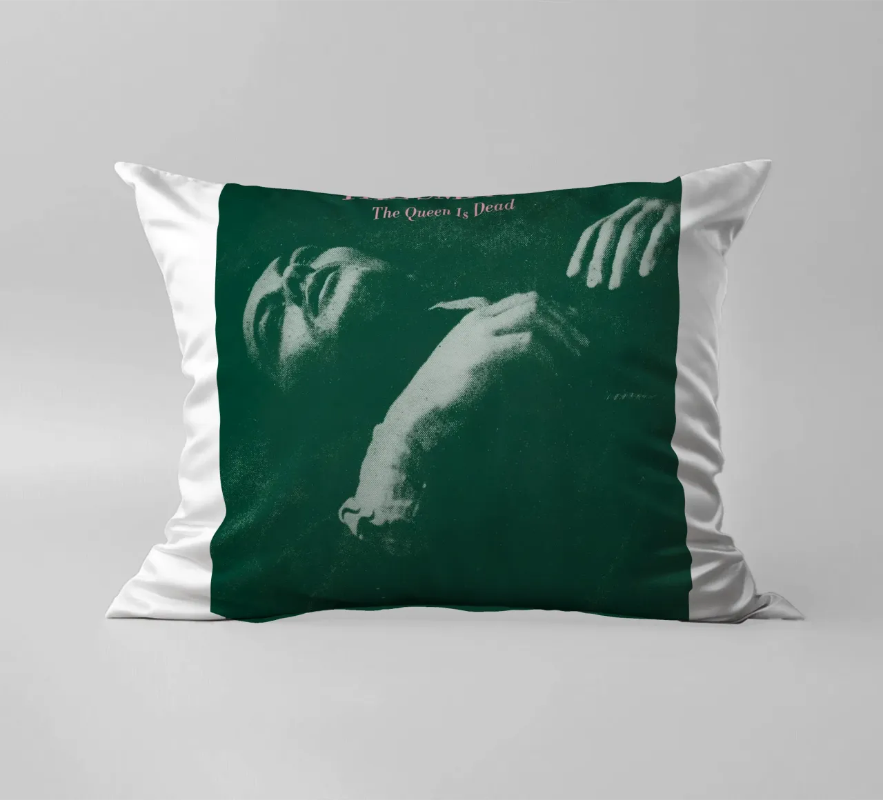 gli smiths la regina è morta cuscino da FKochStudio