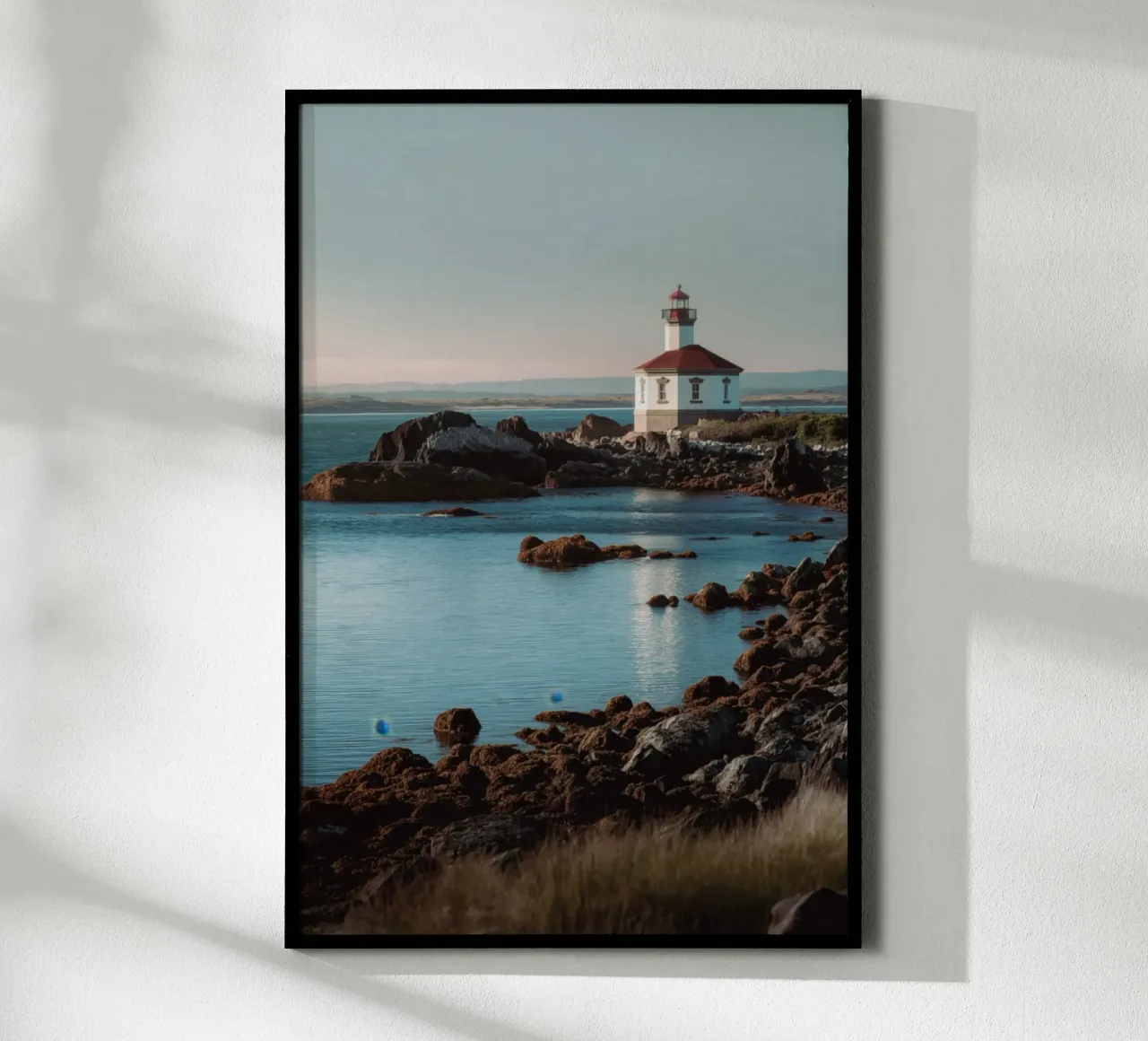Faro al tramonto poster da Indigo Tides Art