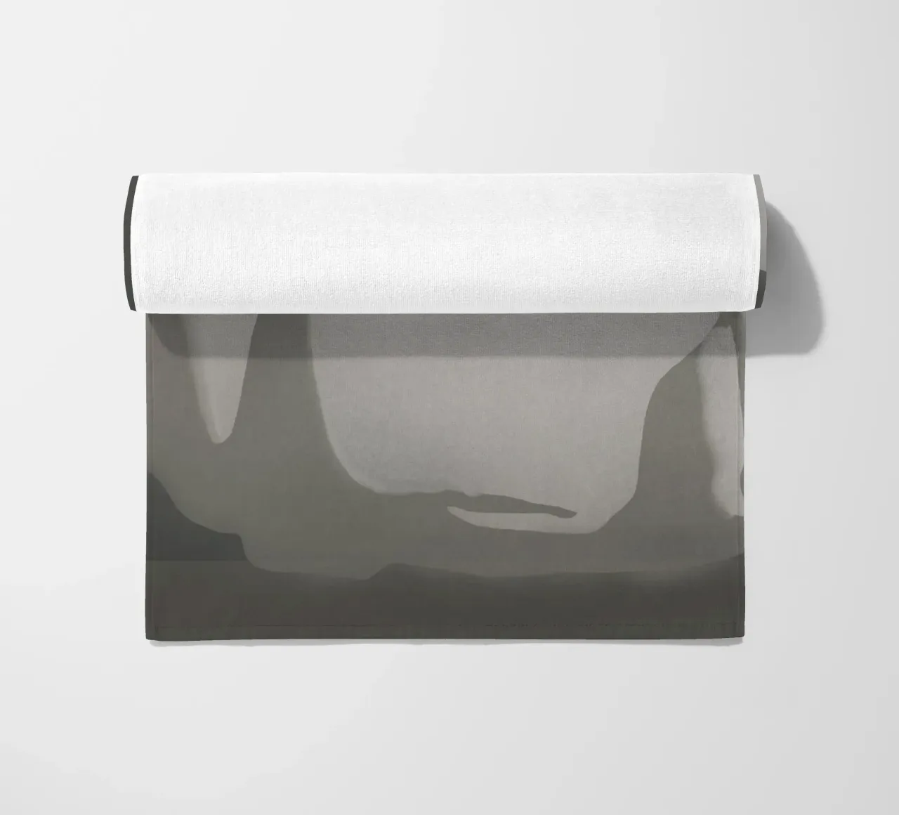 Scultura minimale in scala di grigi telo mare da Little Dean