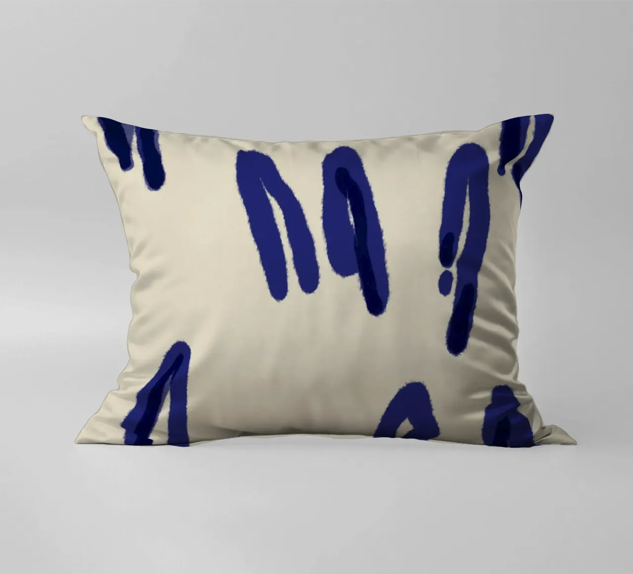 Astratto a inchiostro blu cuscino da Little Dean