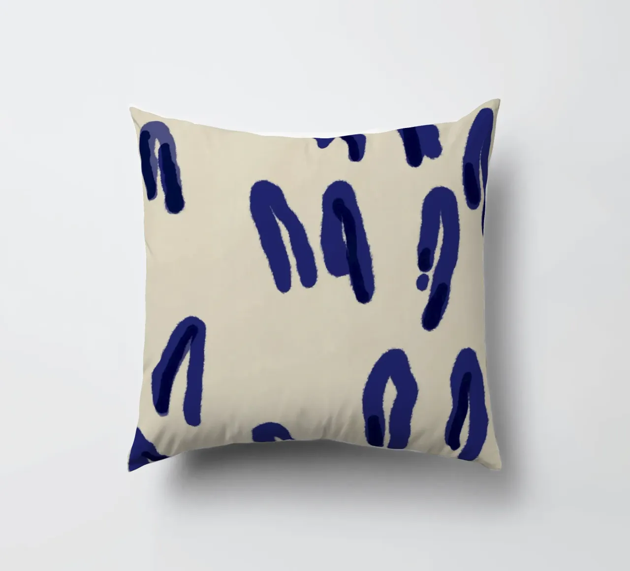 Astratto a inchiostro blu cuscino da Little Dean