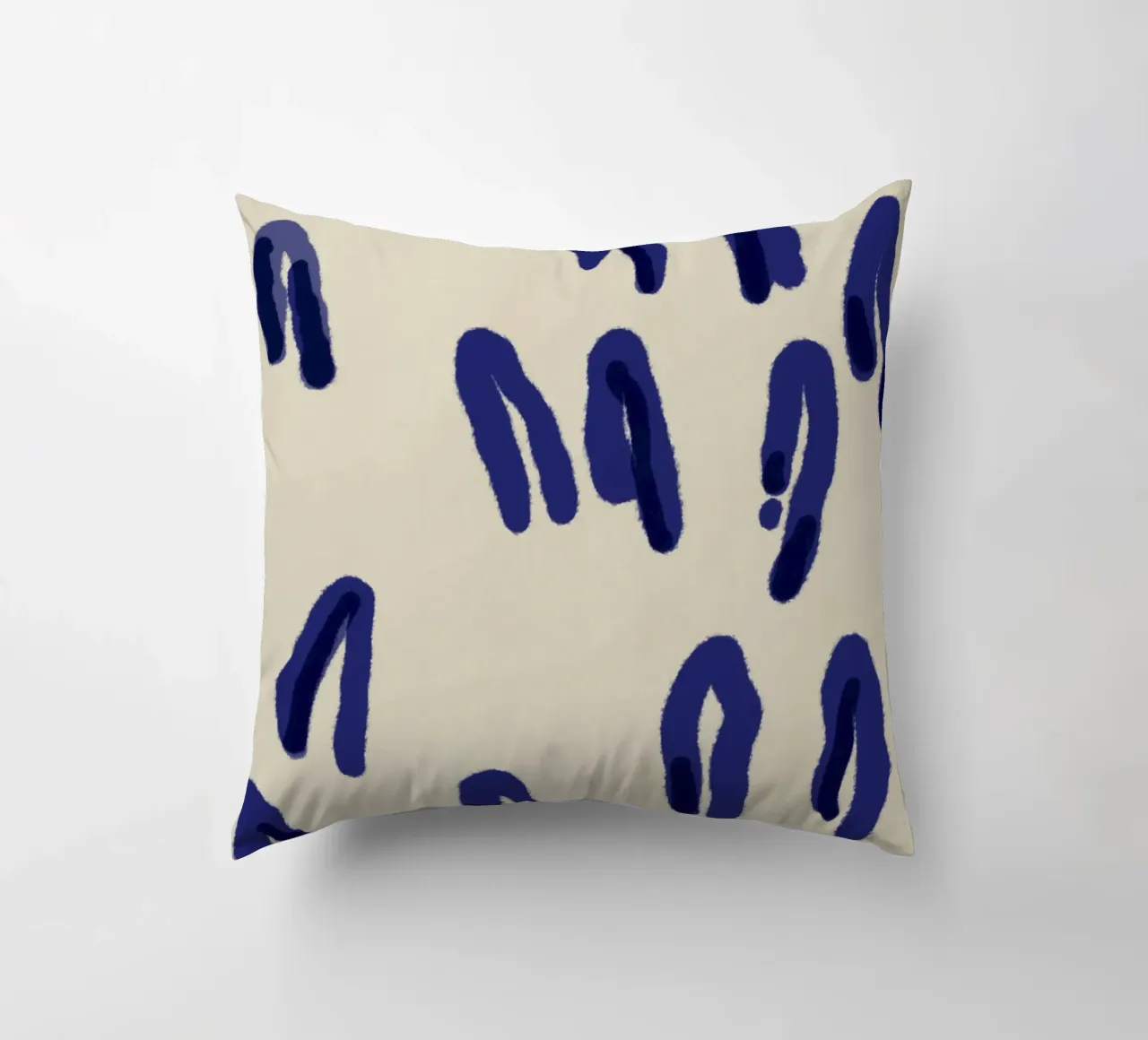 Astratto a inchiostro blu cuscino da Little Dean