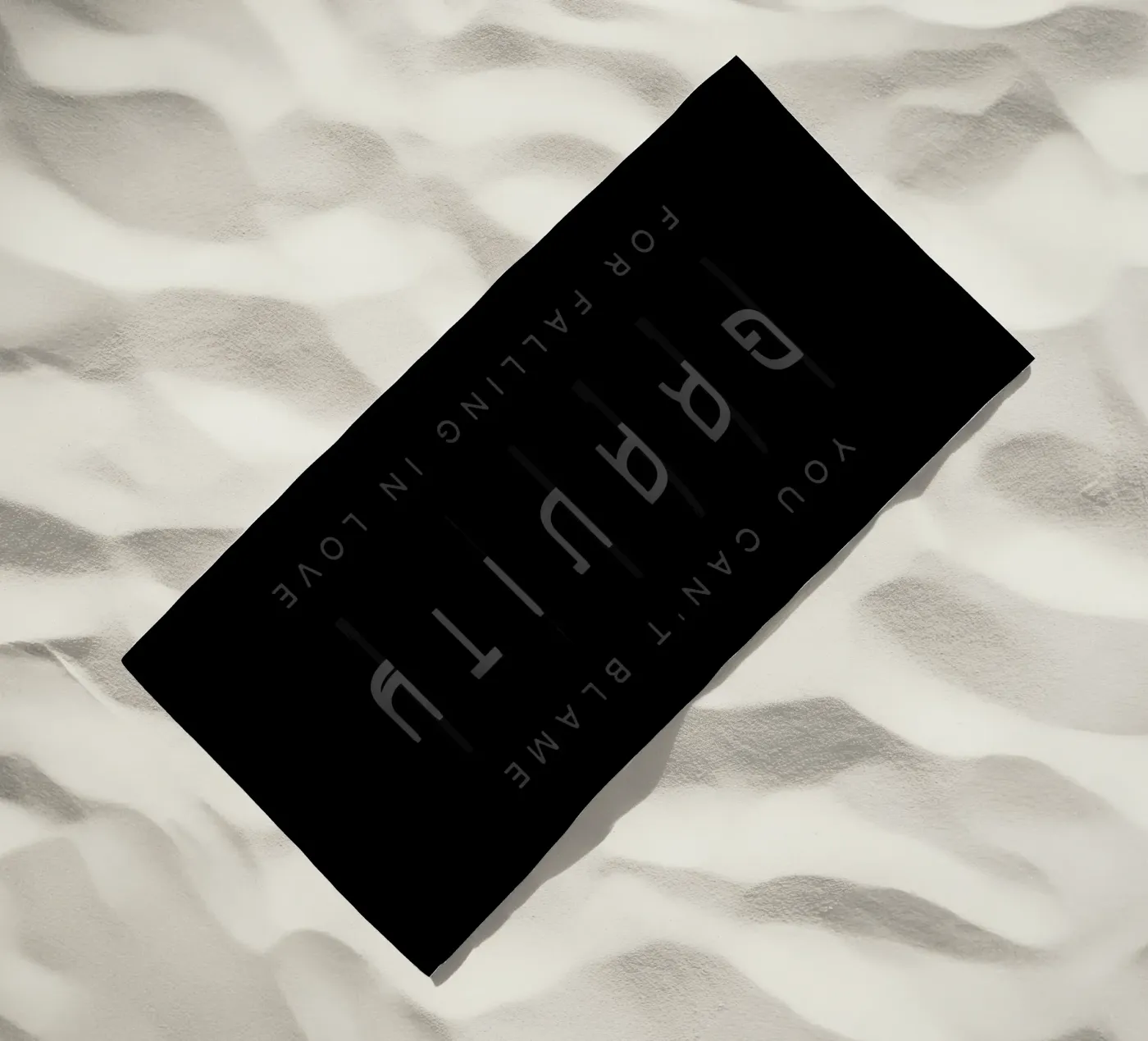 Schwerkraft Strandtuch von Gunawan Rb