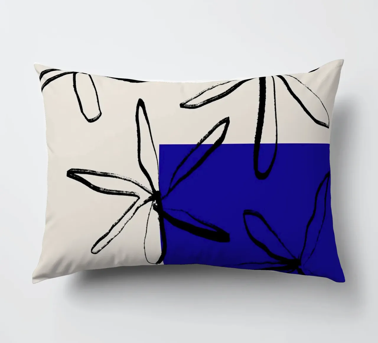 Blooming petals No 02 cuscino da treechild