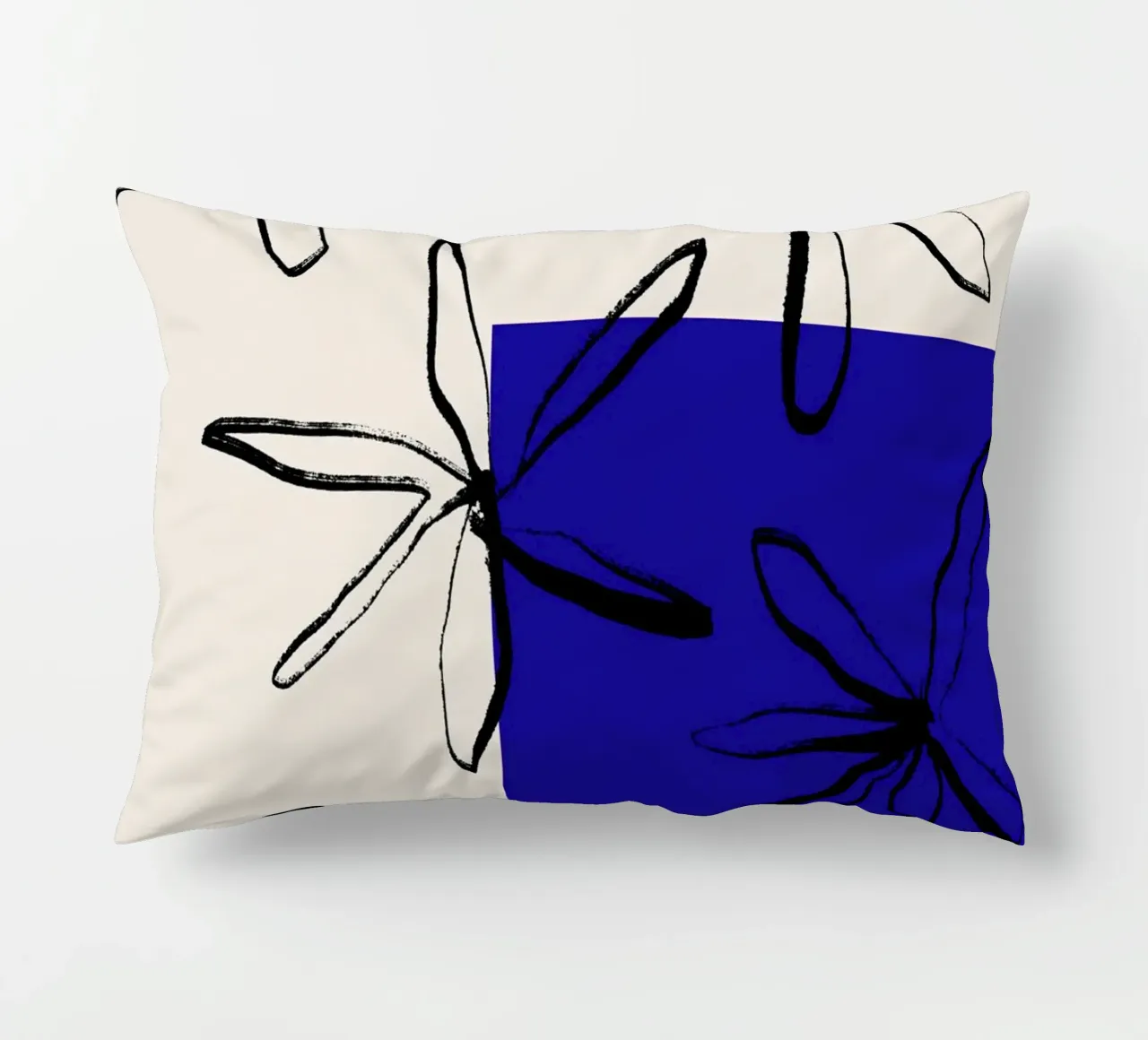 Blooming petals No 02 cuscino da treechild