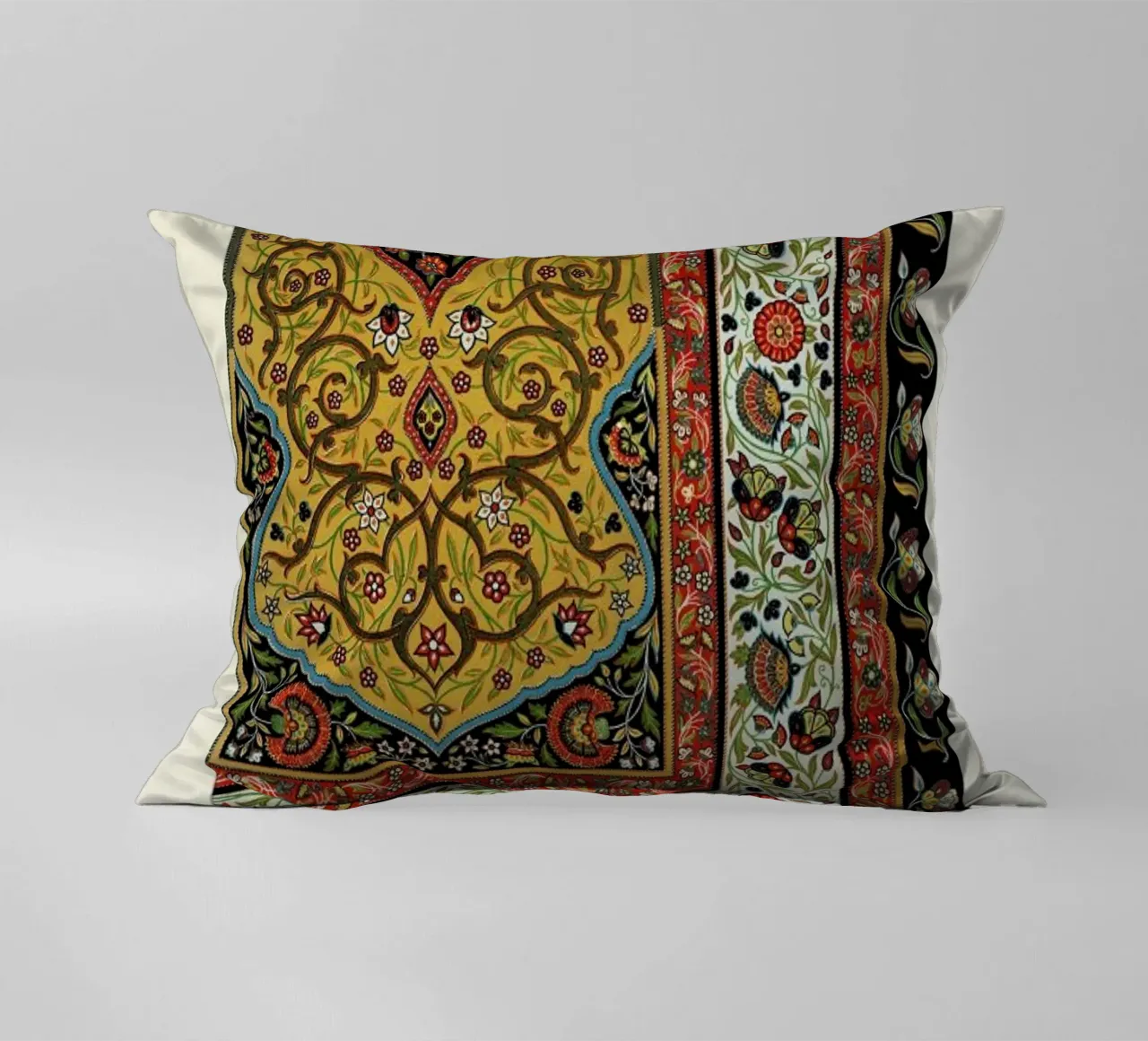 Racinet - Persian Ornamental Pattern II cuscino da Vintage by JUNIQE