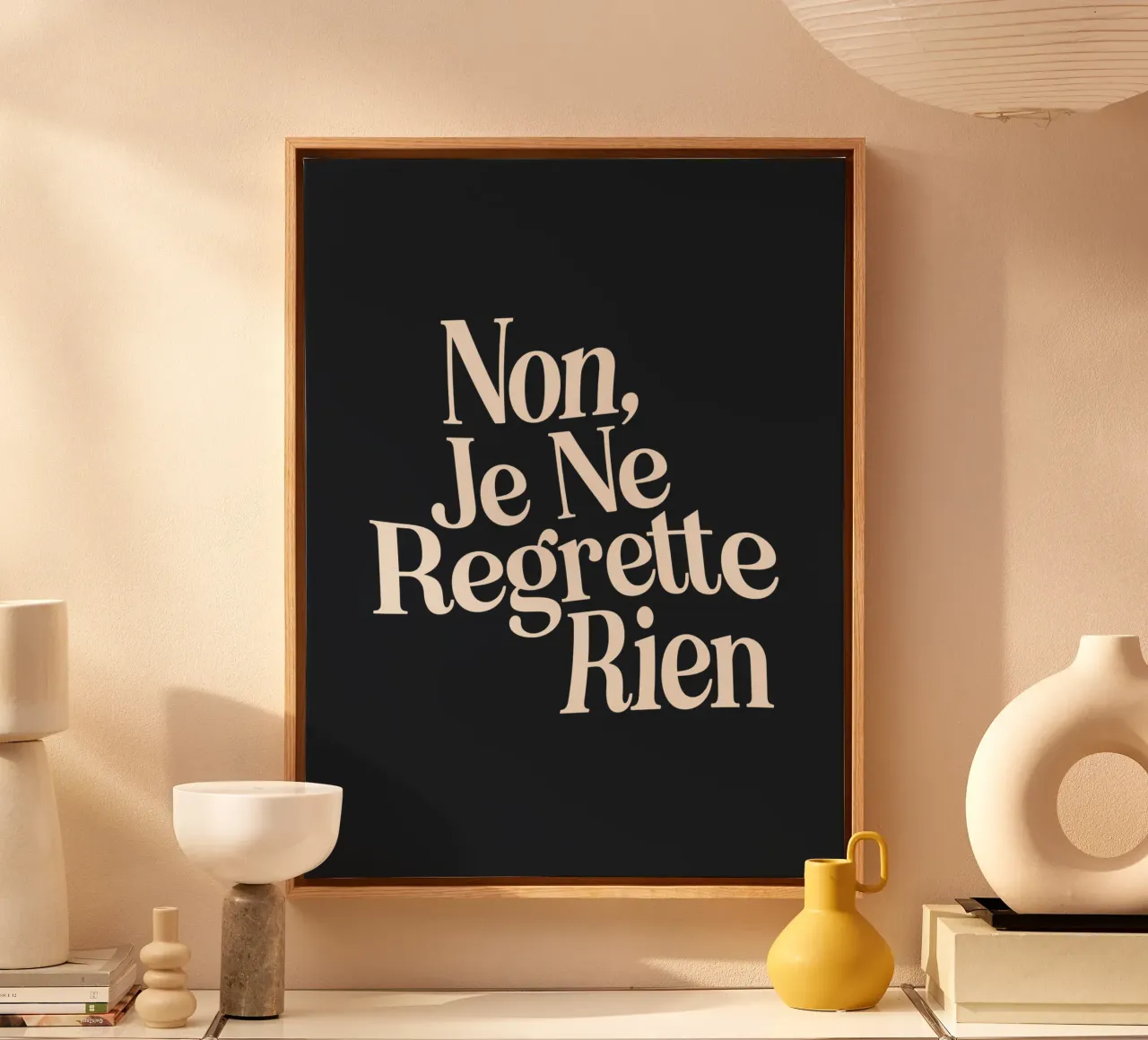 Non, Je Ne Regrette Rien Stampa tipografica in bianco e nero tela con Cornice a cassetta da THE MOTIVATED TYPE