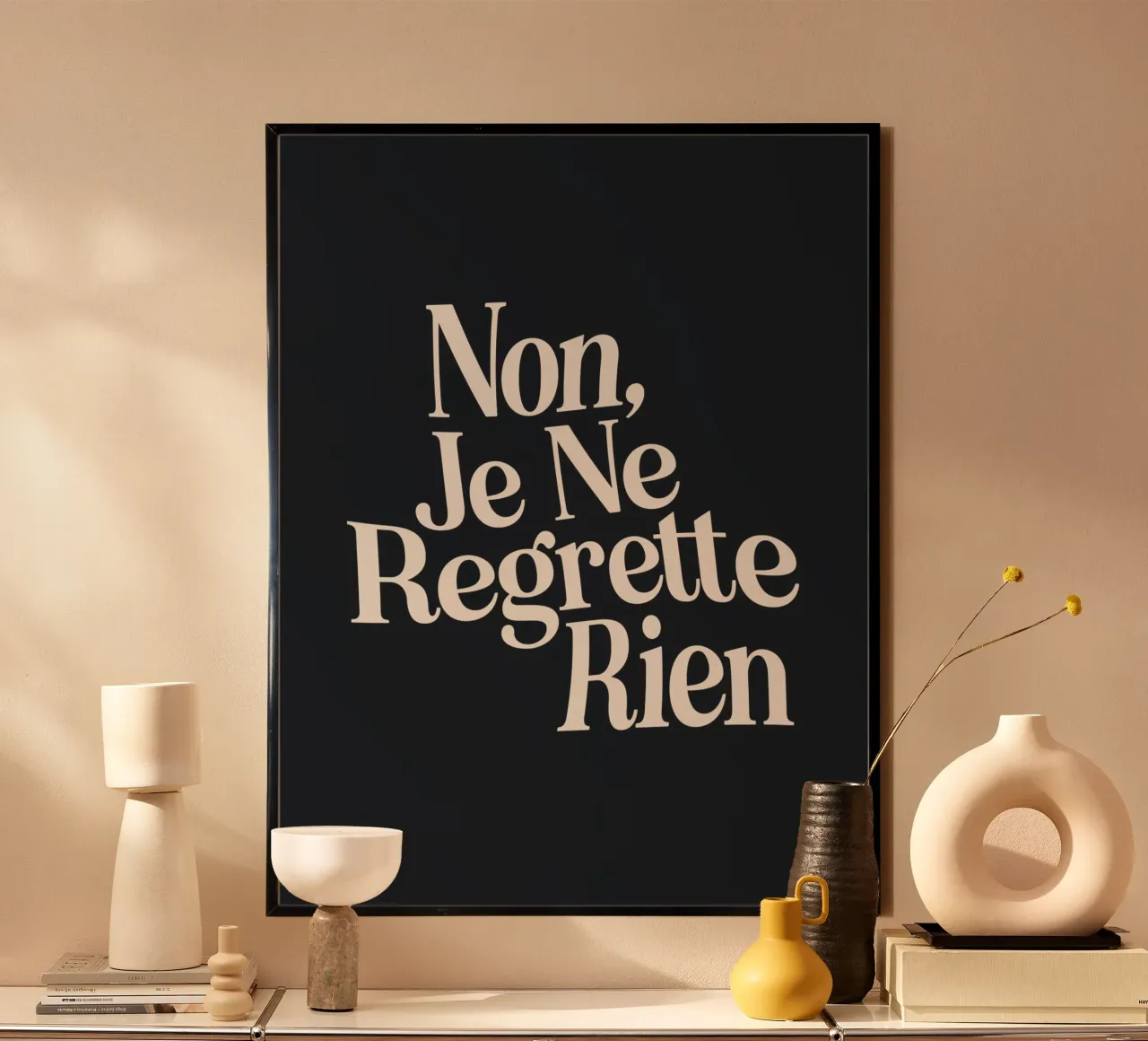 Non, Je Ne Regrette Rien Stampa tipografica in bianco e nero poster da THE MOTIVATED TYPE