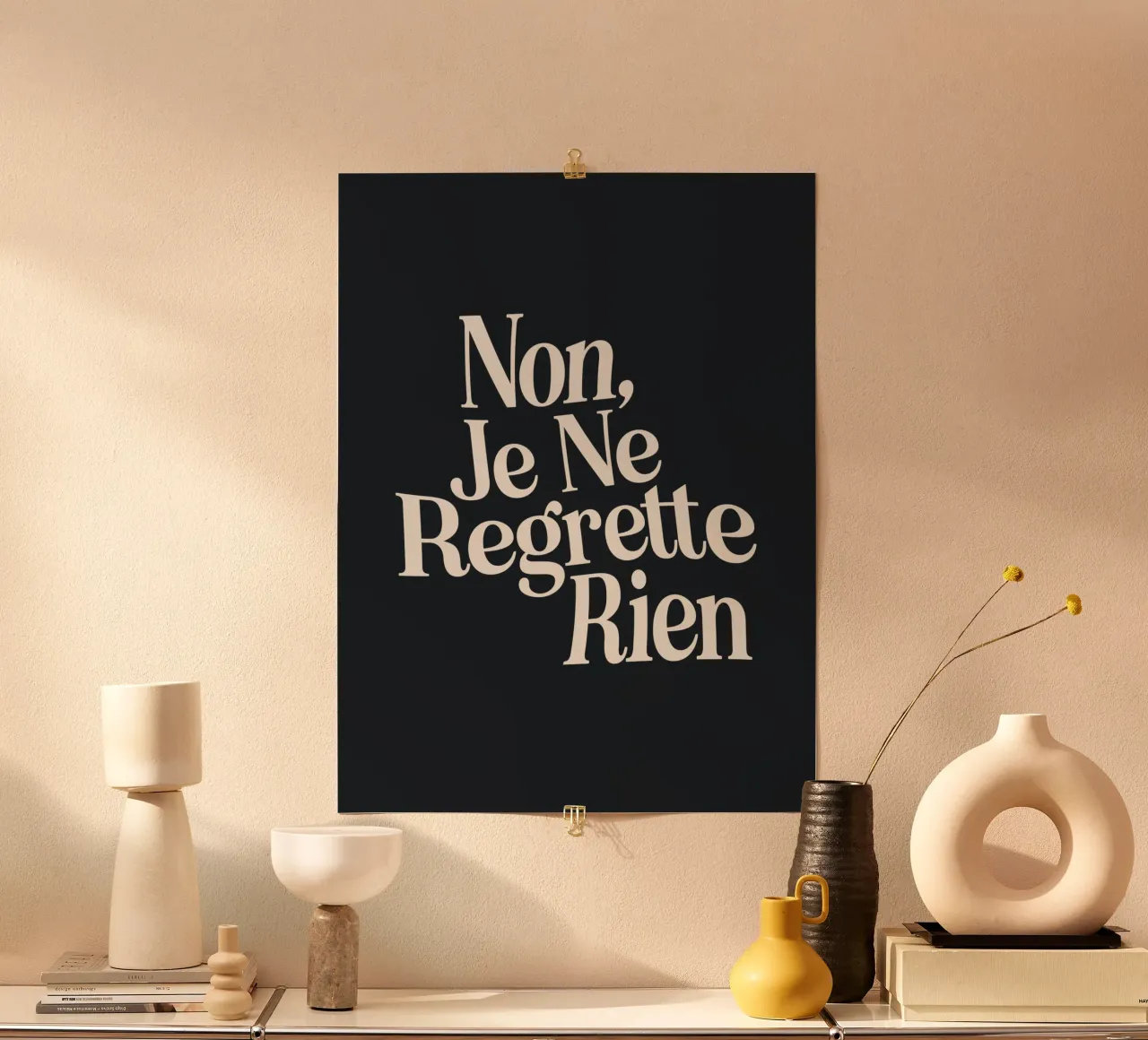 Non, Je Ne Regrette Rien Stampa tipografica in bianco e nero poster da THE MOTIVATED TYPE