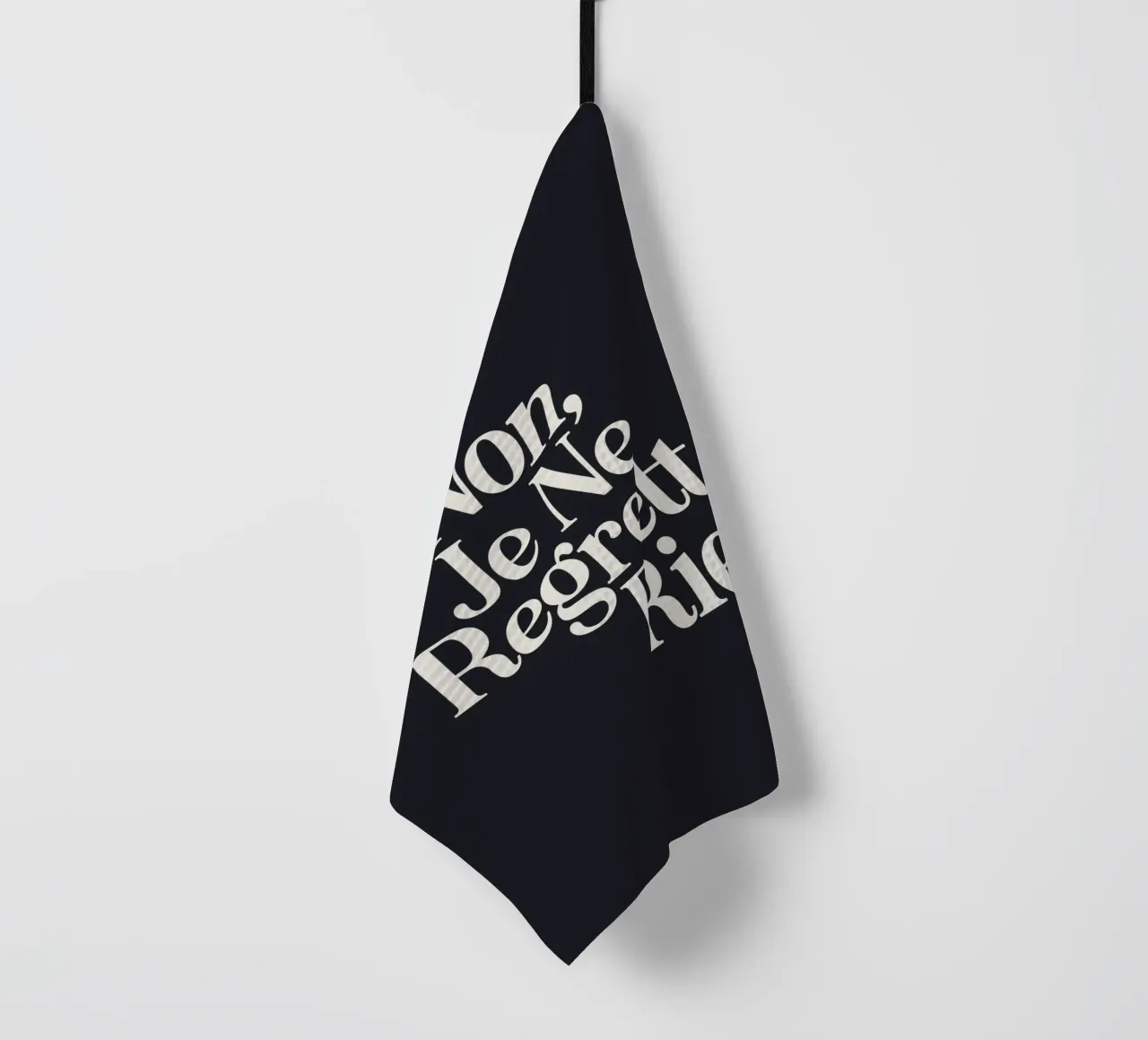 Non, Je Ne Regrette Rien Typography Print en noir et blanc torchon de THE MOTIVATED TYPE