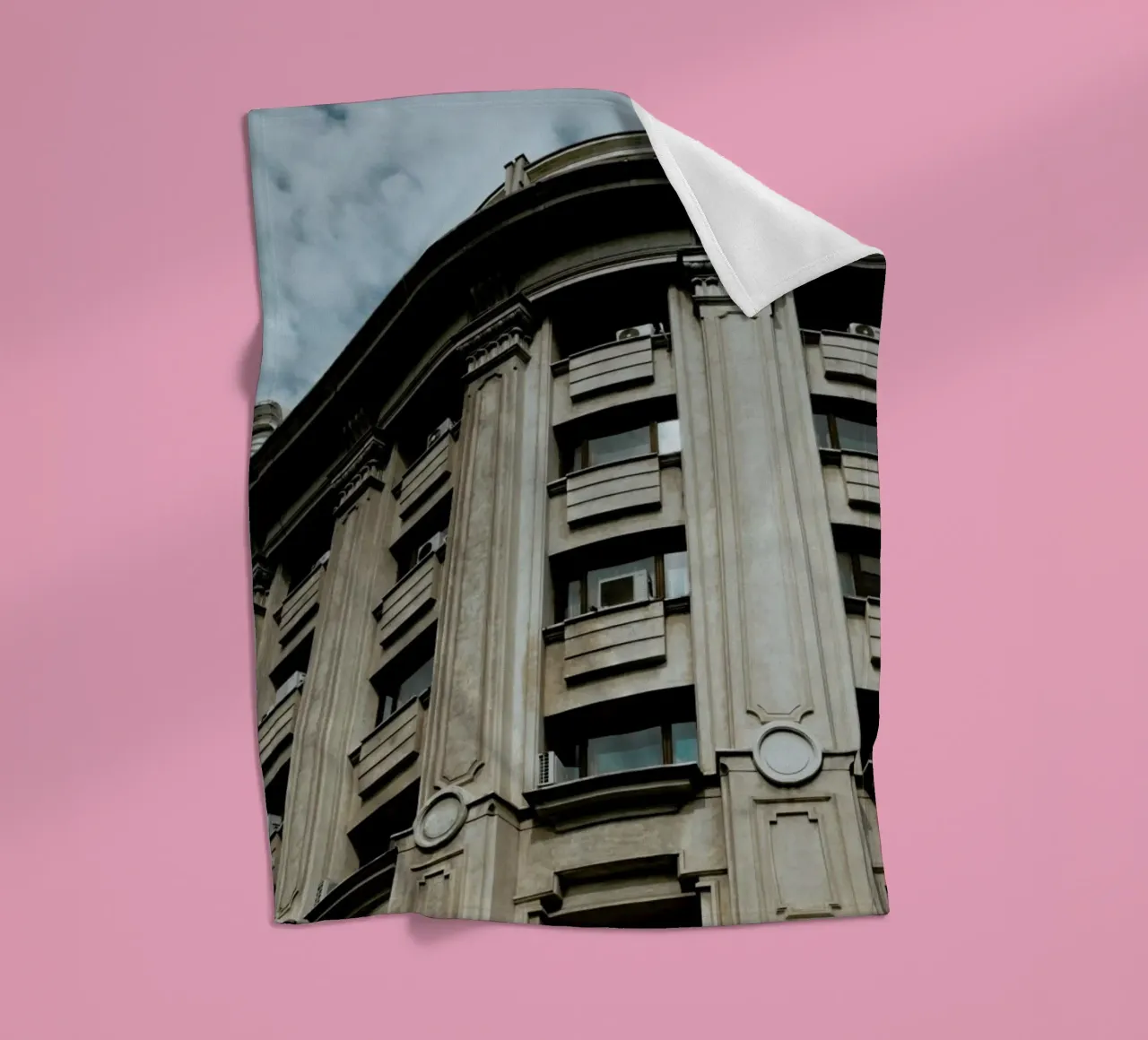 Monumental Architecture coperta in pile da Sebastian Hilgetag