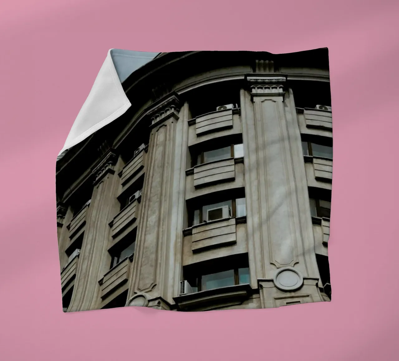 Monumental Architecture coperta in pile da Sebastian Hilgetag