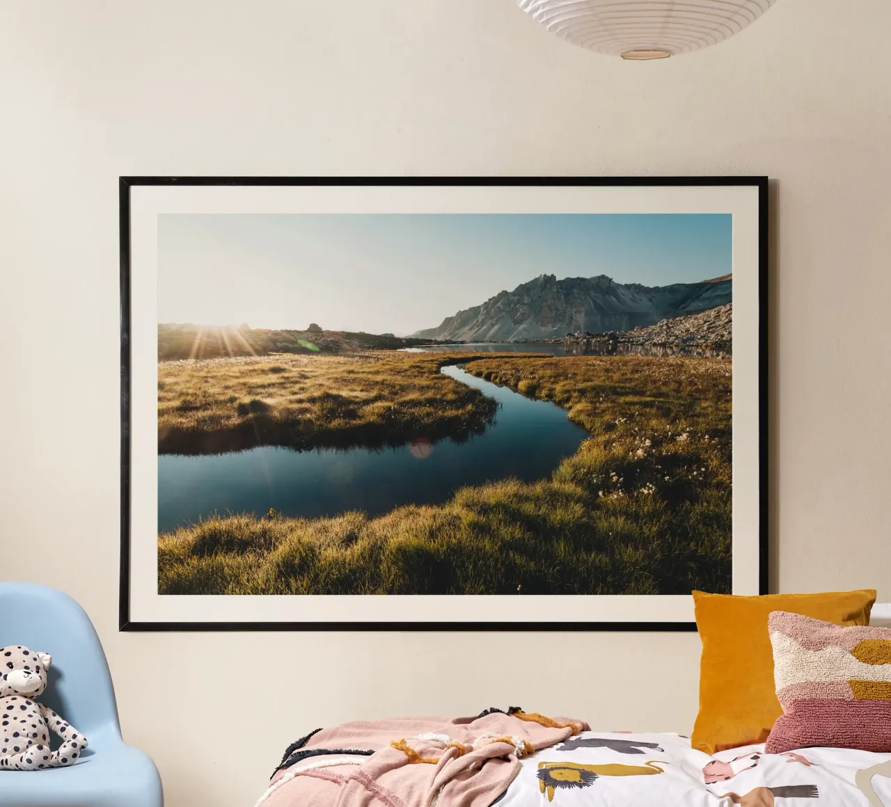 tramonto in montagna poster con telaio in legno da Earthly Visions