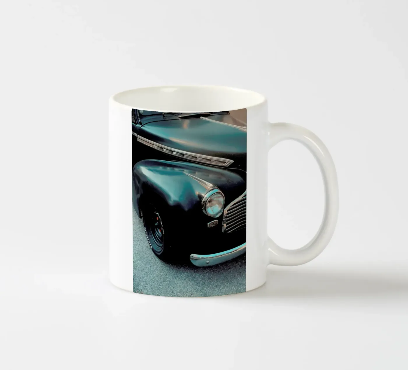 Black Oldtimer ceramic mug by Sebastian Hilgetag