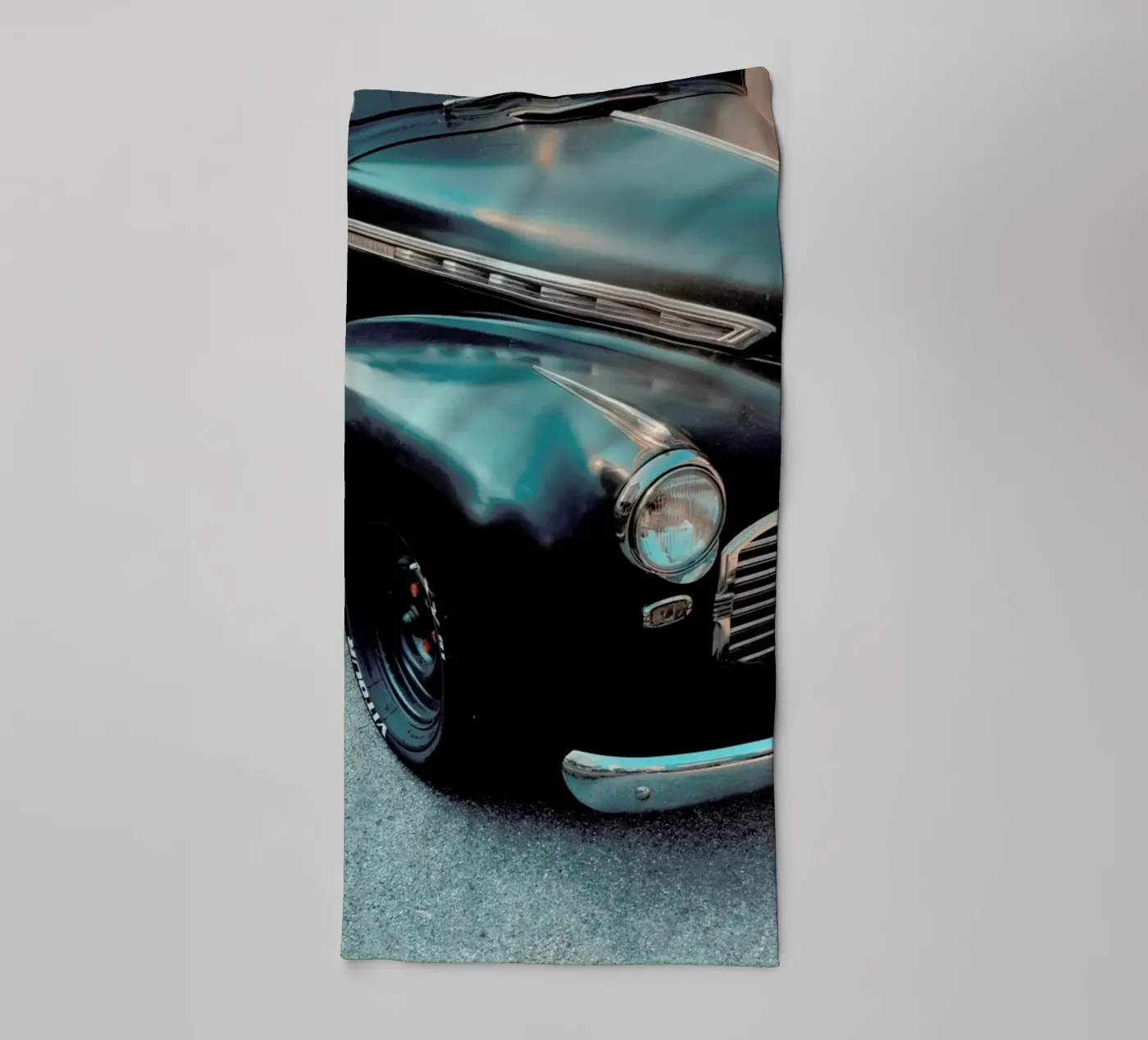 Black Oldtimer towel by Sebastian Hilgetag
