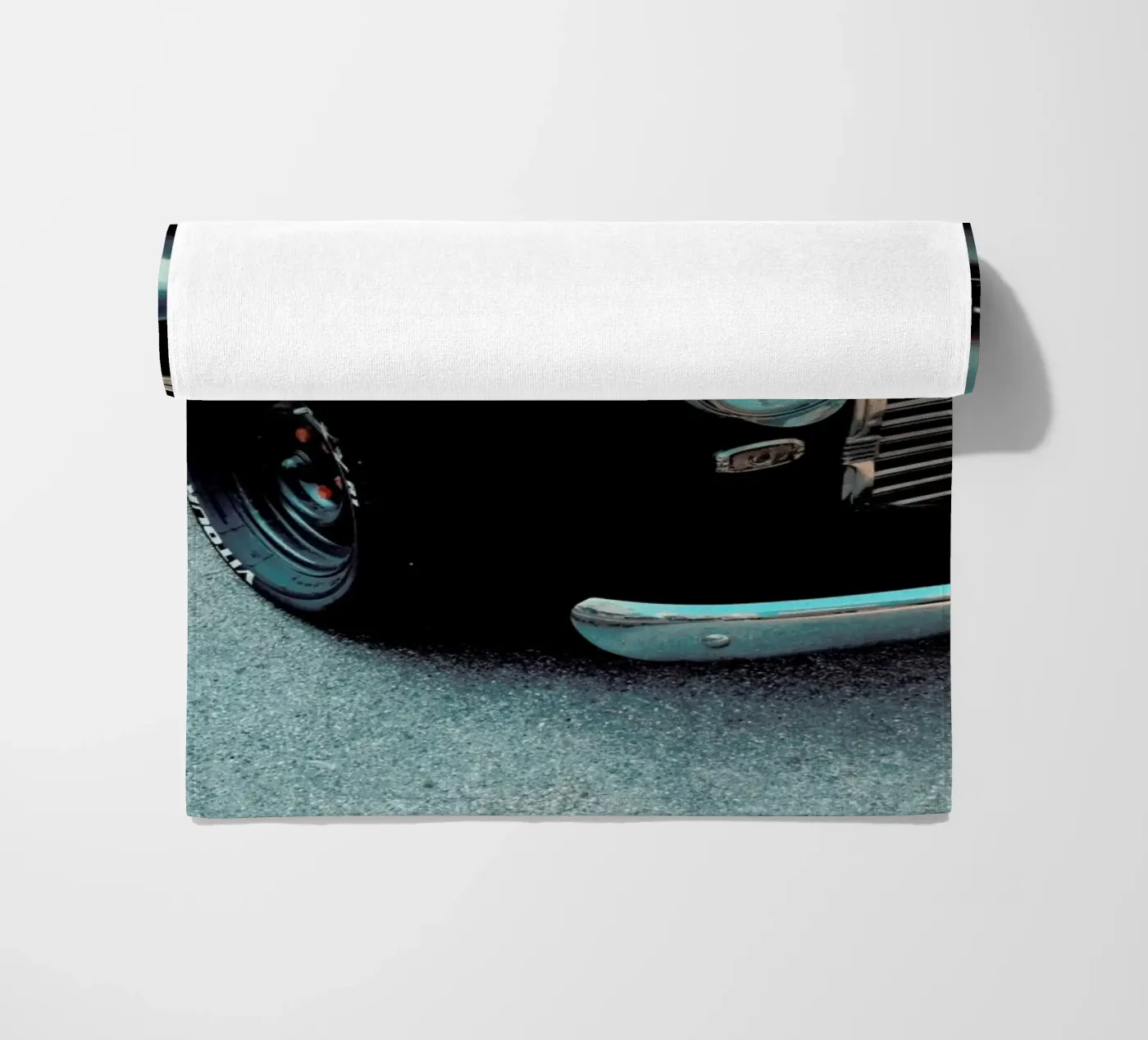 Black Oldtimer Strandtuch von Sebastian Hilgetag