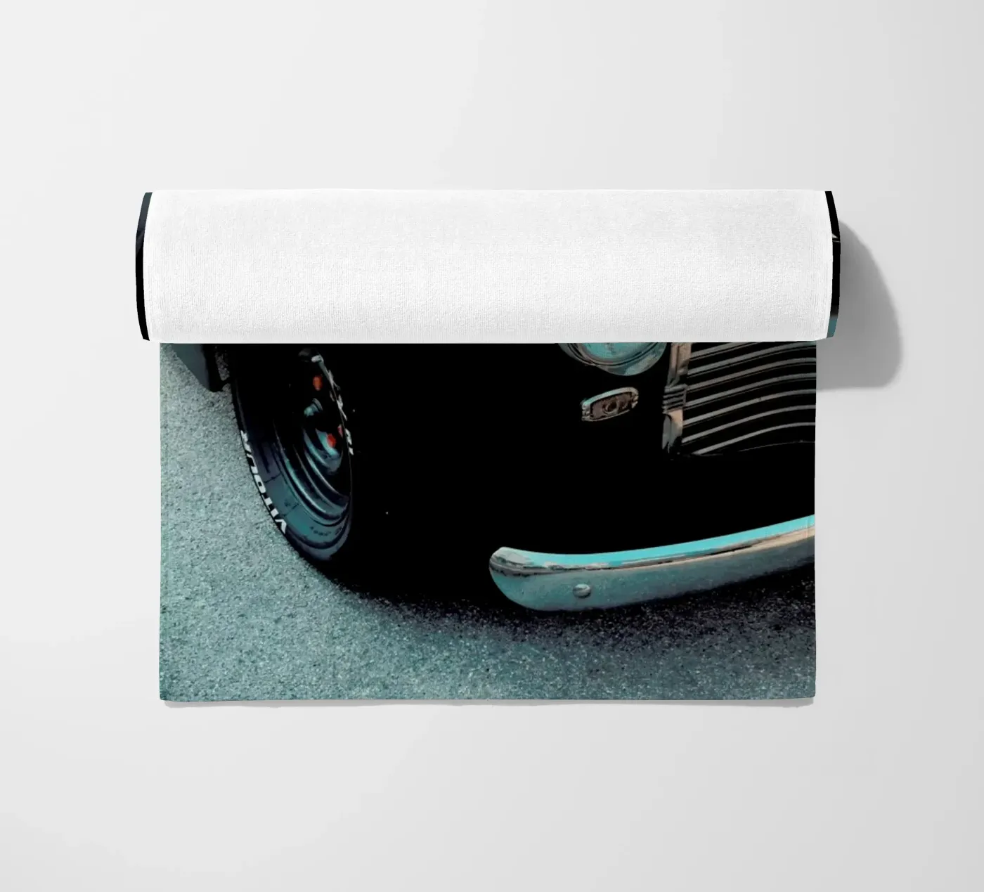 Black Oldtimer Strandtuch von Sebastian Hilgetag