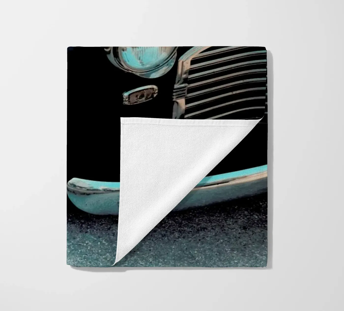 Black Oldtimer Strandtuch von Sebastian Hilgetag