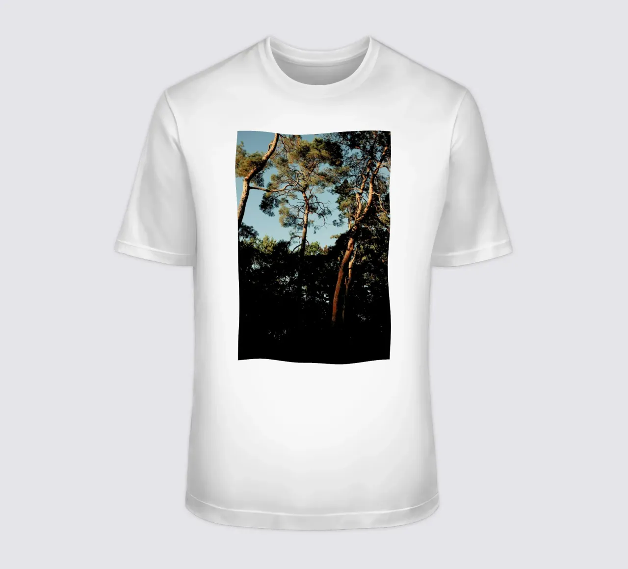Trees At Sundown t-shirt da Sebastian Hilgetag