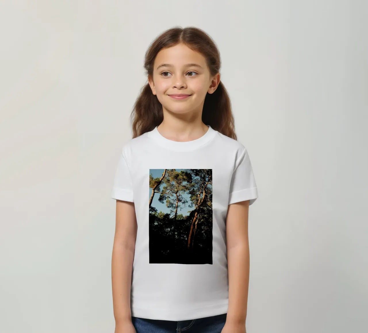 Trees At Sundown Kinder T-Shirt von Sebastian Hilgetag