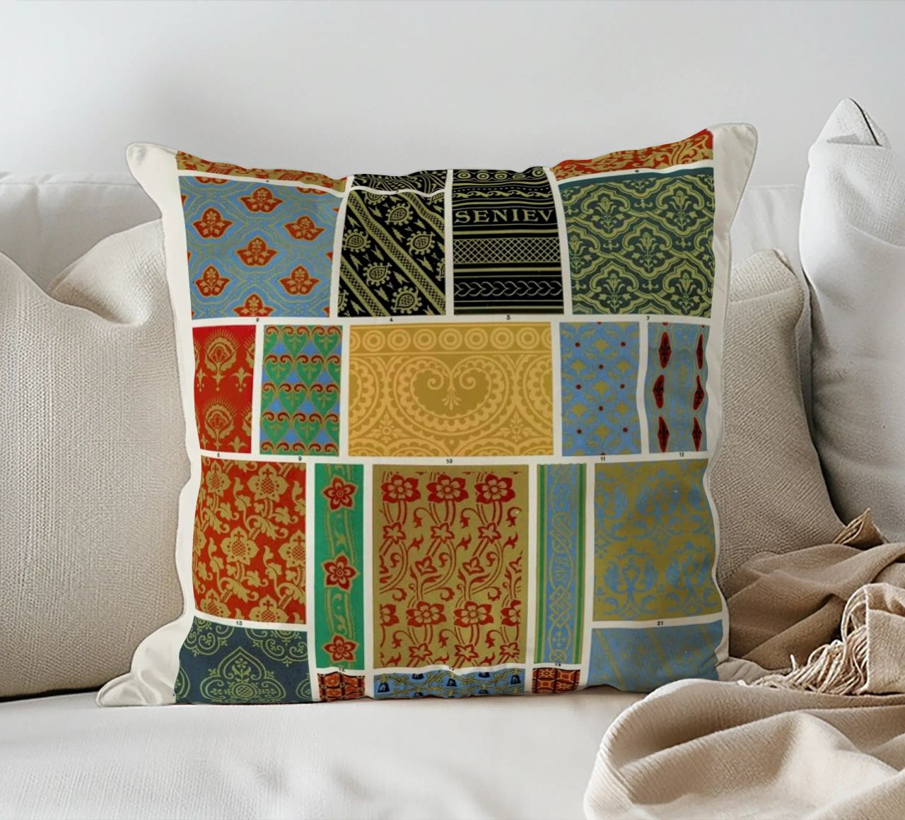 Racinet -  Medieval  Ornamental Pattern III coussin de Vintage by JUNIQE